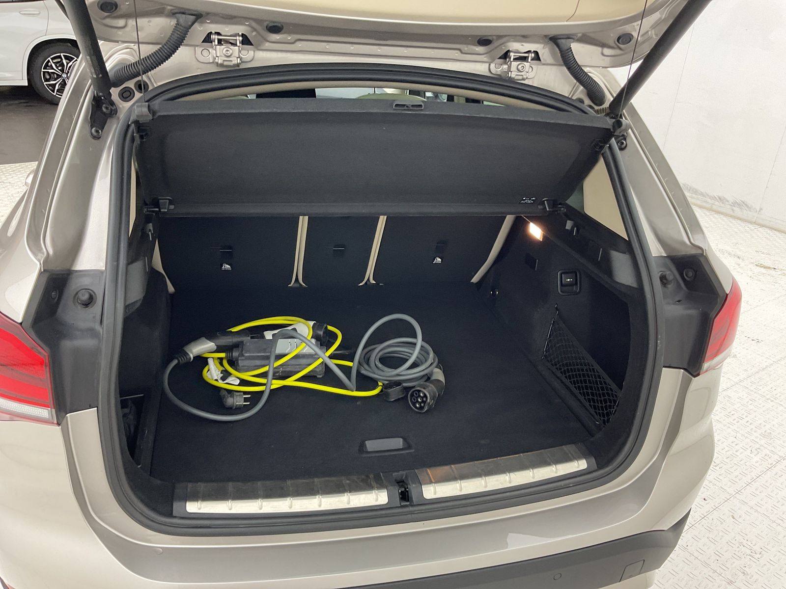 BMW X1 xDrive25e - Samsaru's Car Outlet