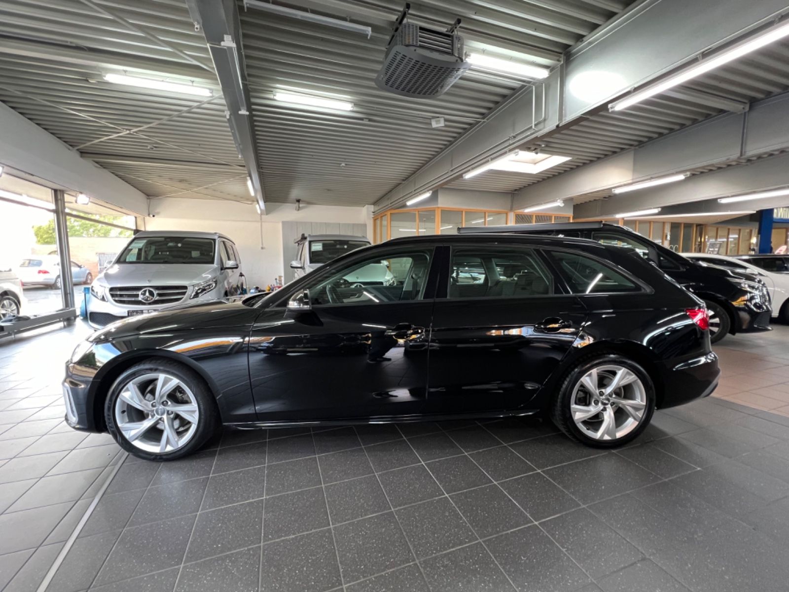 Audi A4 Avant 35 TDI S line - Samsaru's Car Outlet