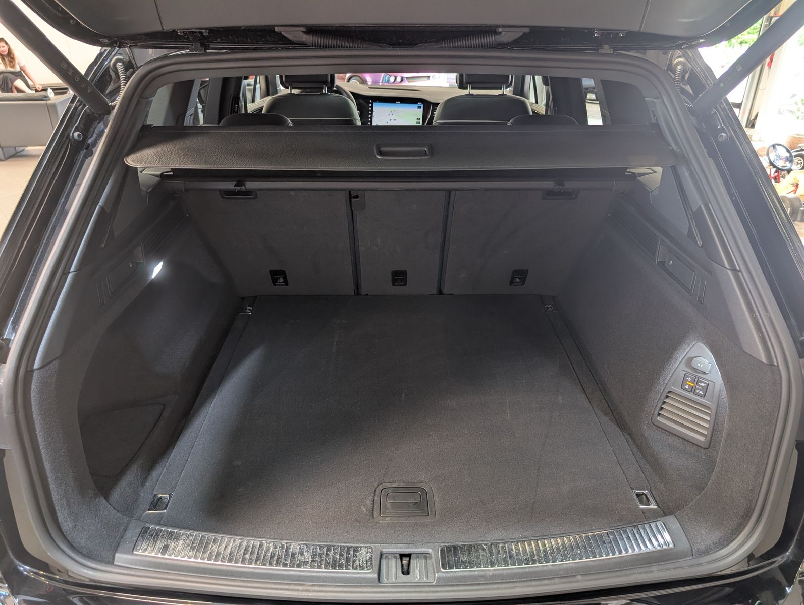 Volkswagen Touareg 3.0TDI 4M R-Line VOLL Black 22" UPE 114T
