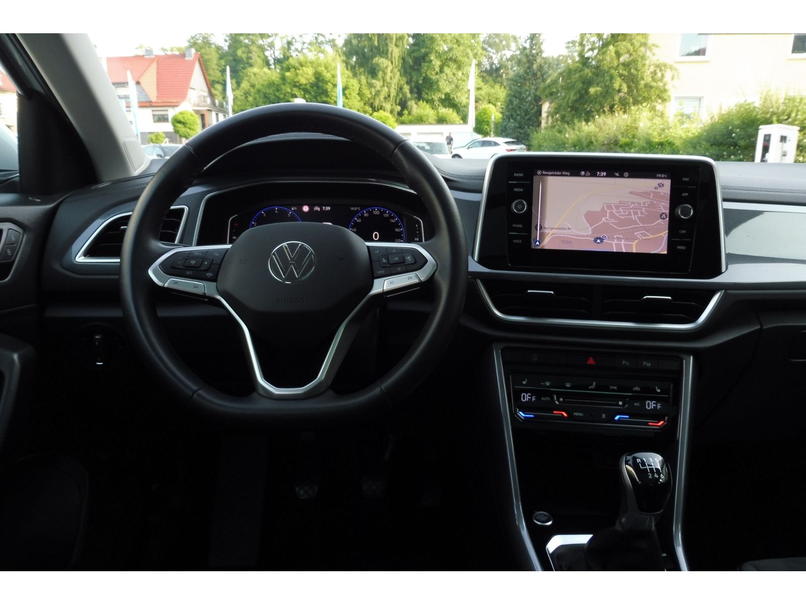 Volkswagen T-ROC Style 1.5 TSI - Samsaru's Car Outlet