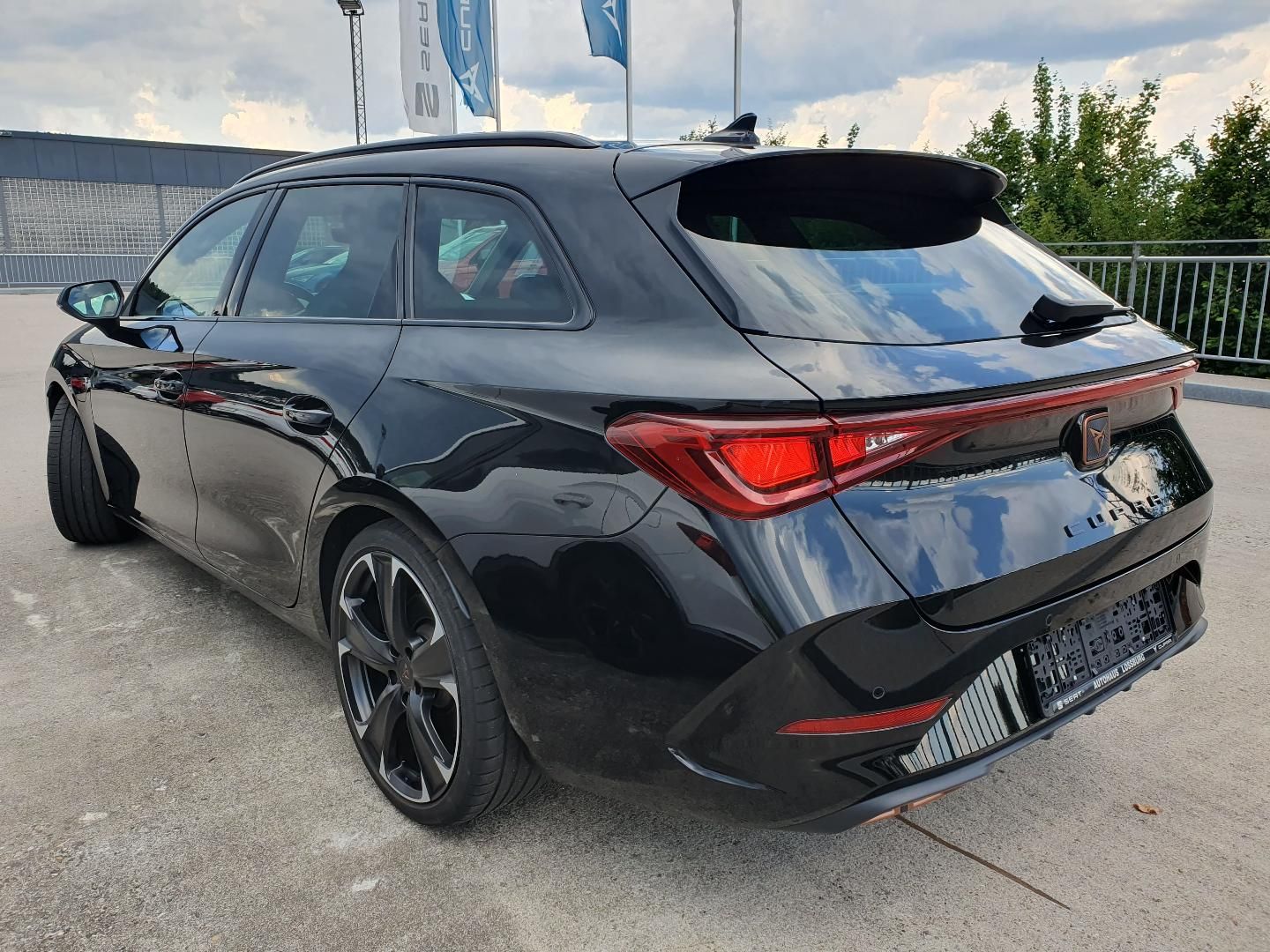 Cupra Leon Sportstourer VZ - Samsaru's Car Outlet