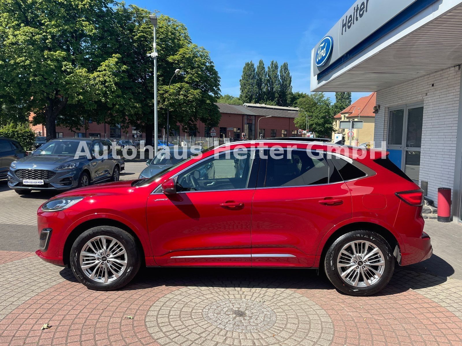 Ford Kuga FHEV Allrad Vignale - Samsaru's Car Outlet