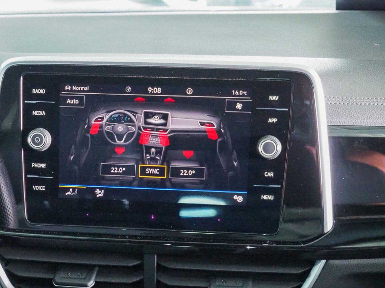 Volkswagen T-Roc 1.5 TSI DSG R-Line - Samsaru's Car Outlet