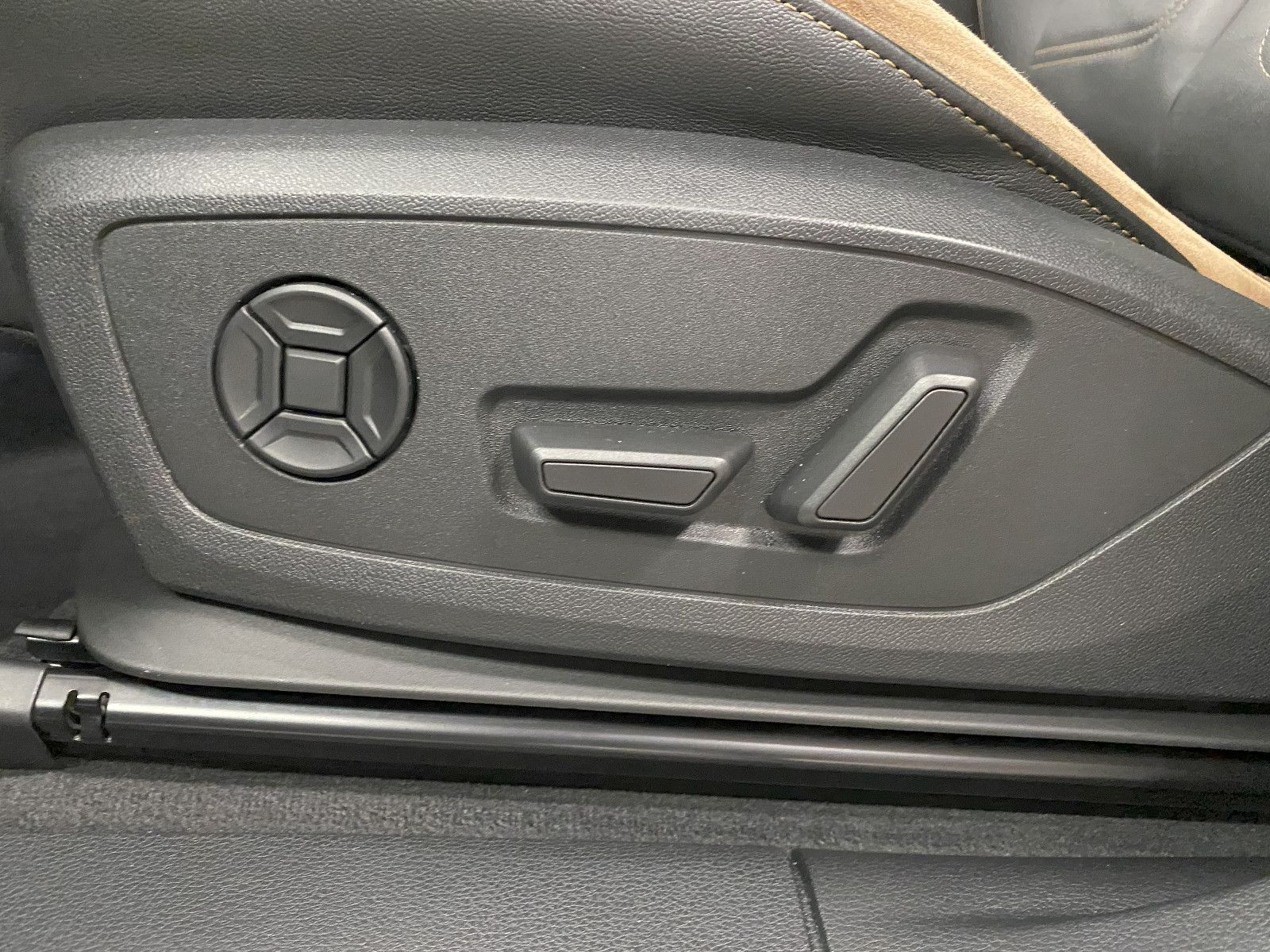 Audi Q3 45 TFSI quattro advanced - Samsaru's Car Outlet