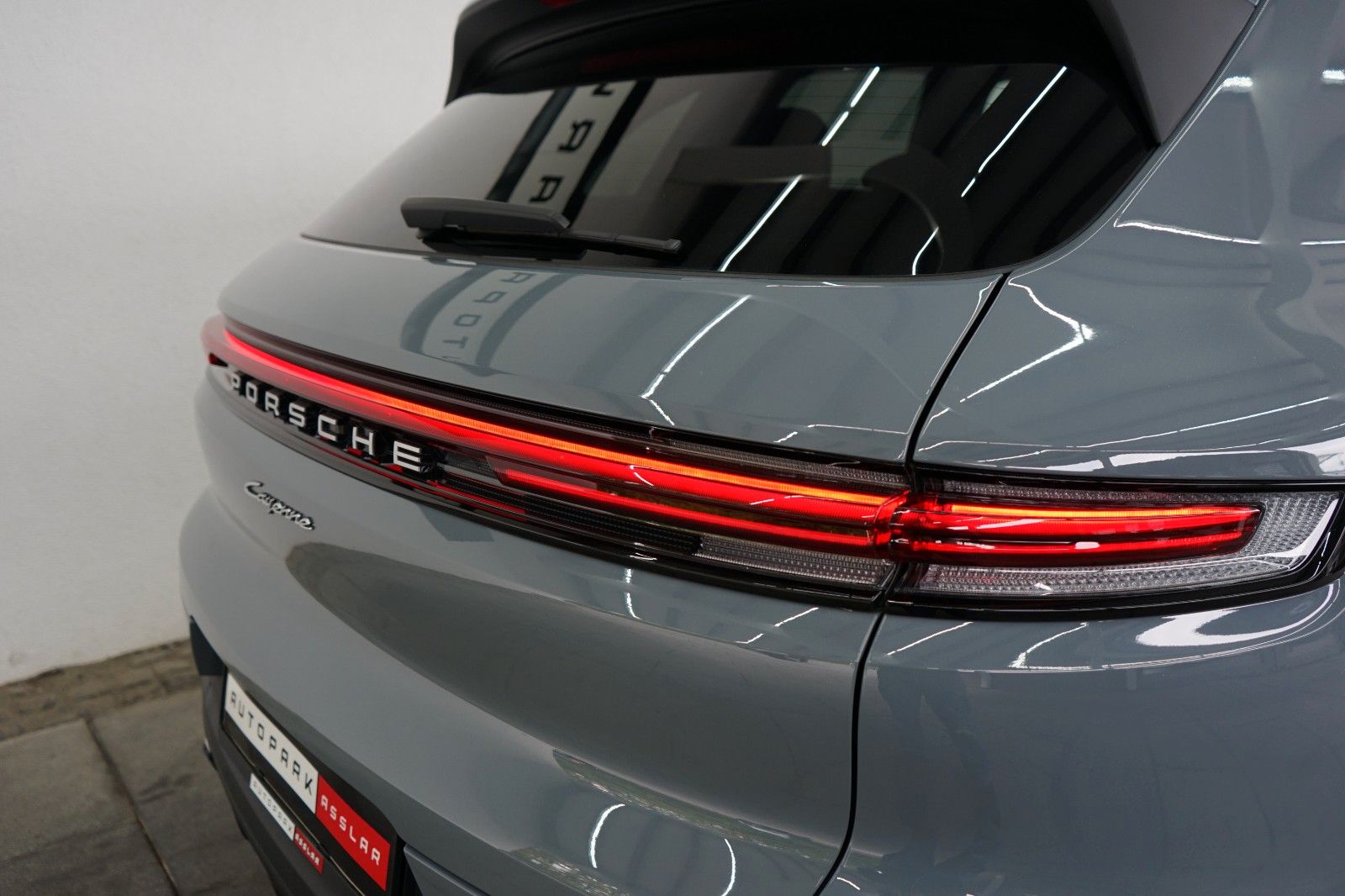 Porsche Cayenne E-Hybrid/PANO/P-Display/HUD/AHK/18W/ACC