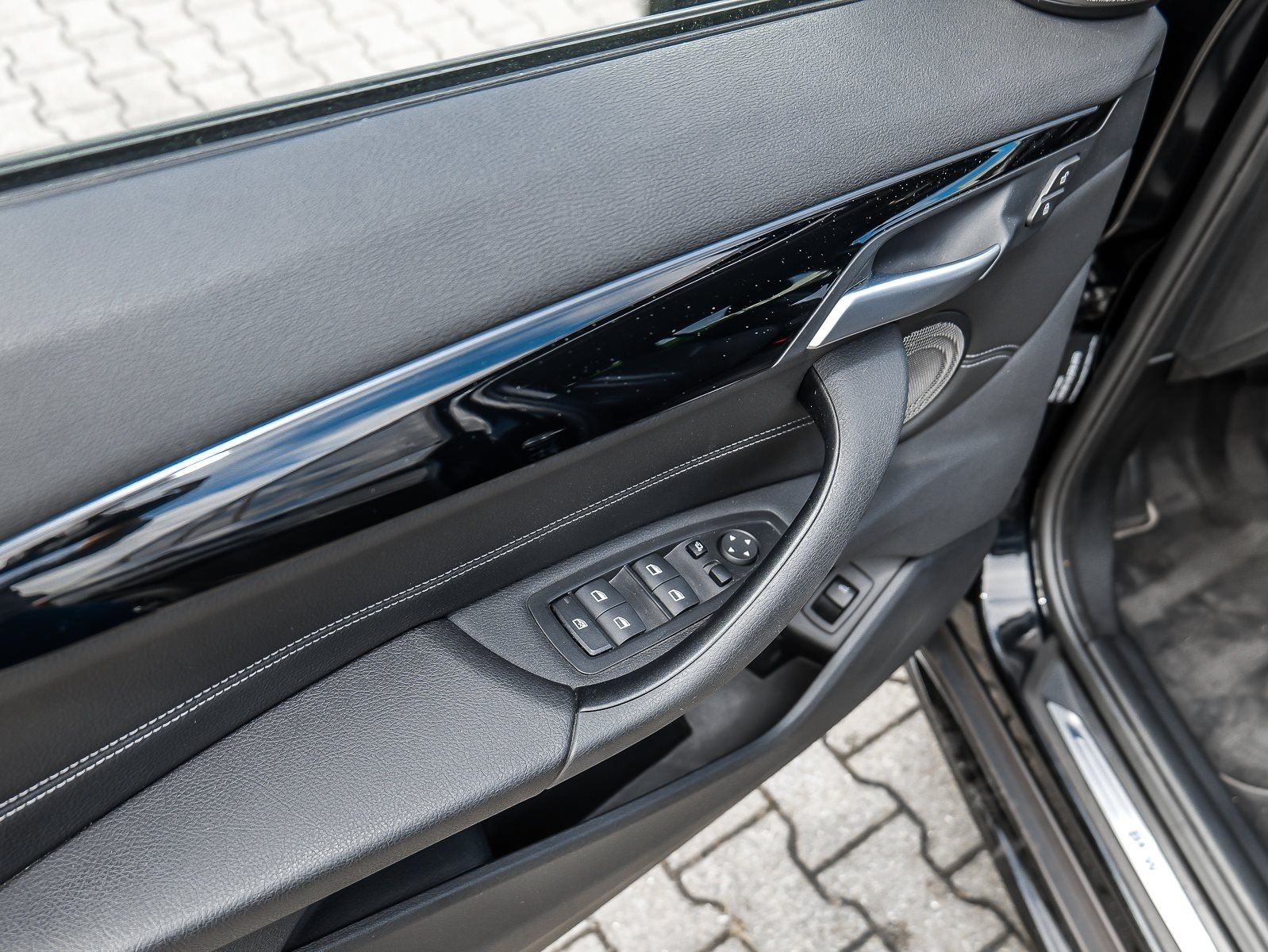 BMW X1 xDrive20i Sport Line - Samsaru's Car Outlet