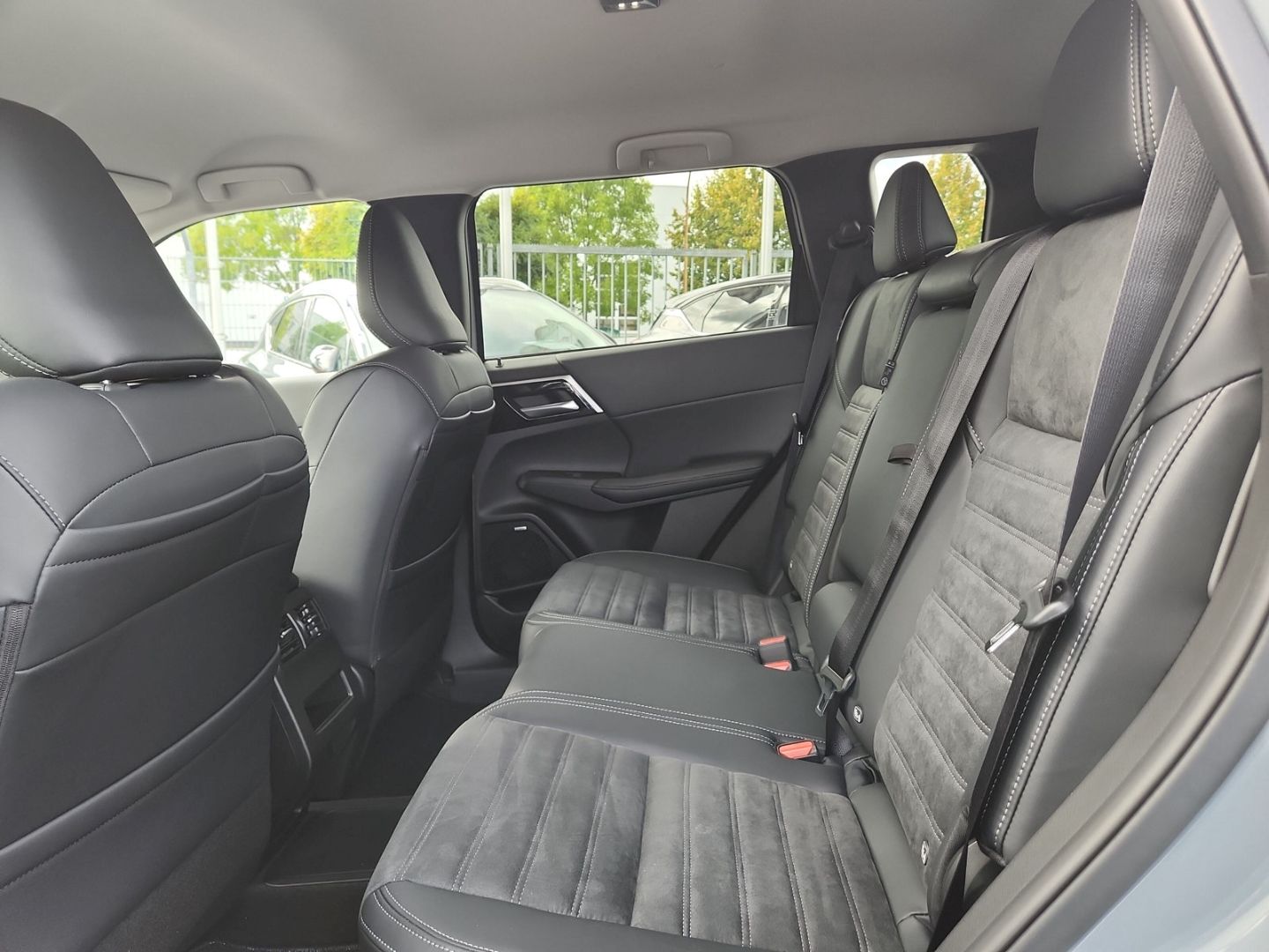 Mitsubishi Plug-in Hybrid Outlander Intro 4WD *neues Modell