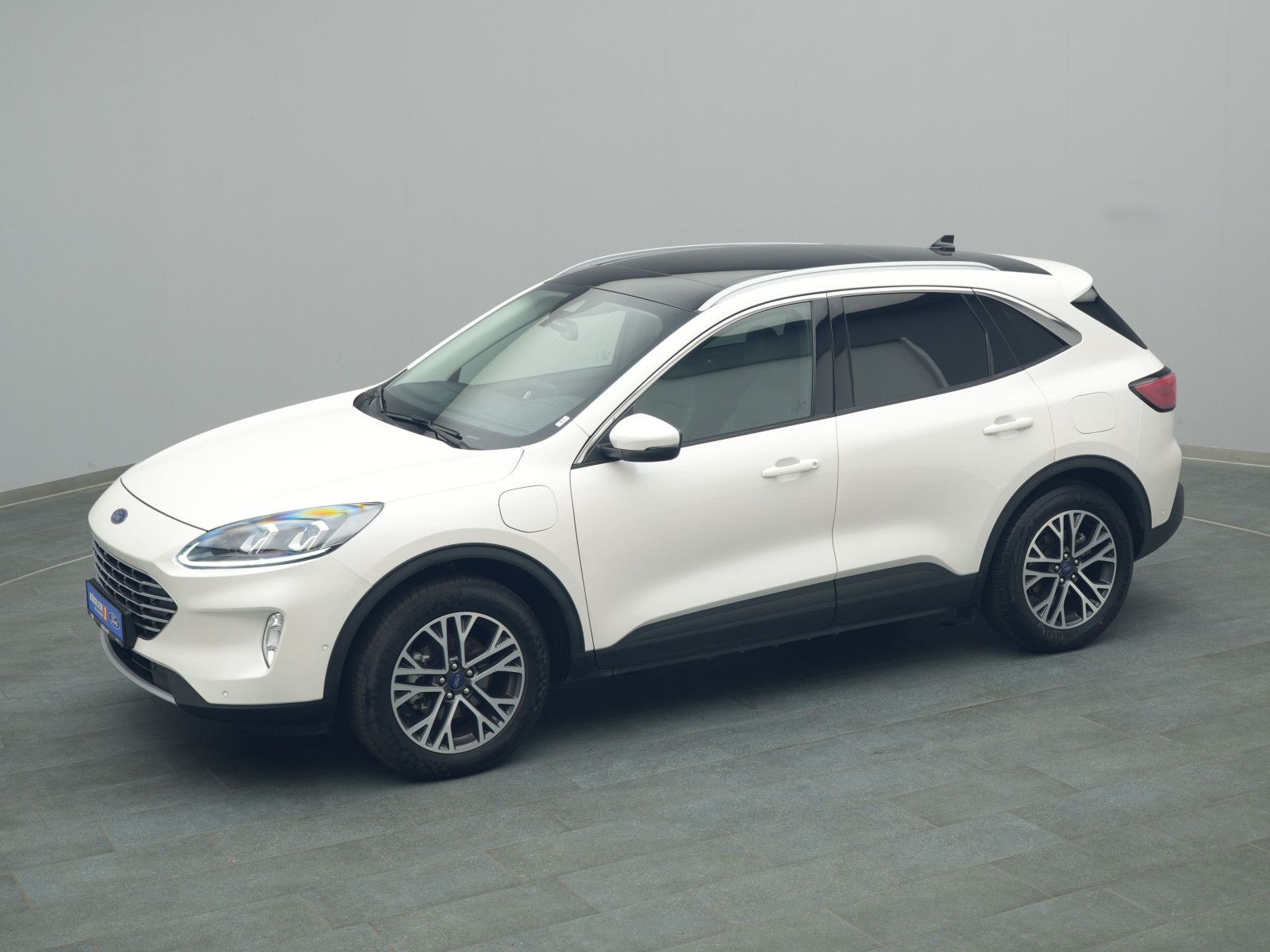 Ford Kuga Titanium X 225PS Plug-in-Hybrid Aut. - Samsaru's Car Outlet