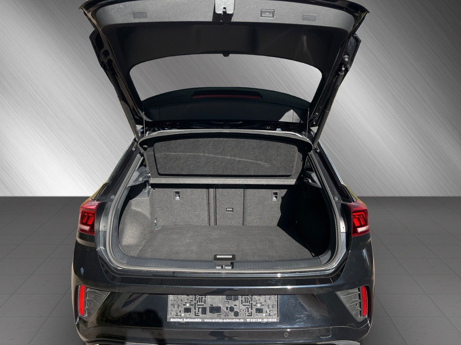 Volkswagen T-Roc R-Line Plus - Samsaru's Car Outlet