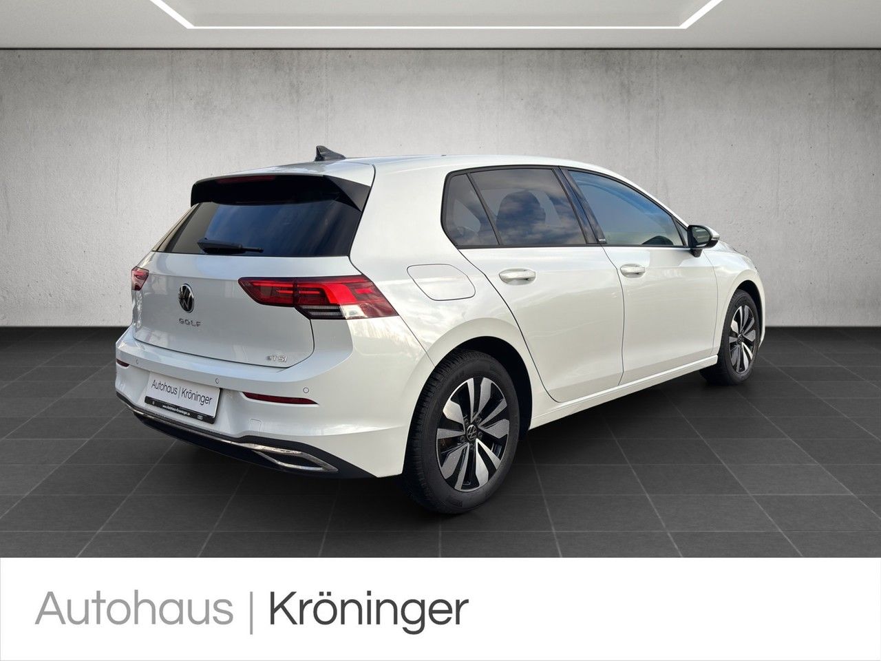 Volkswagen Golf VIII MOVE 1.5 eTSI DSG - Samsaru's Car Outlet