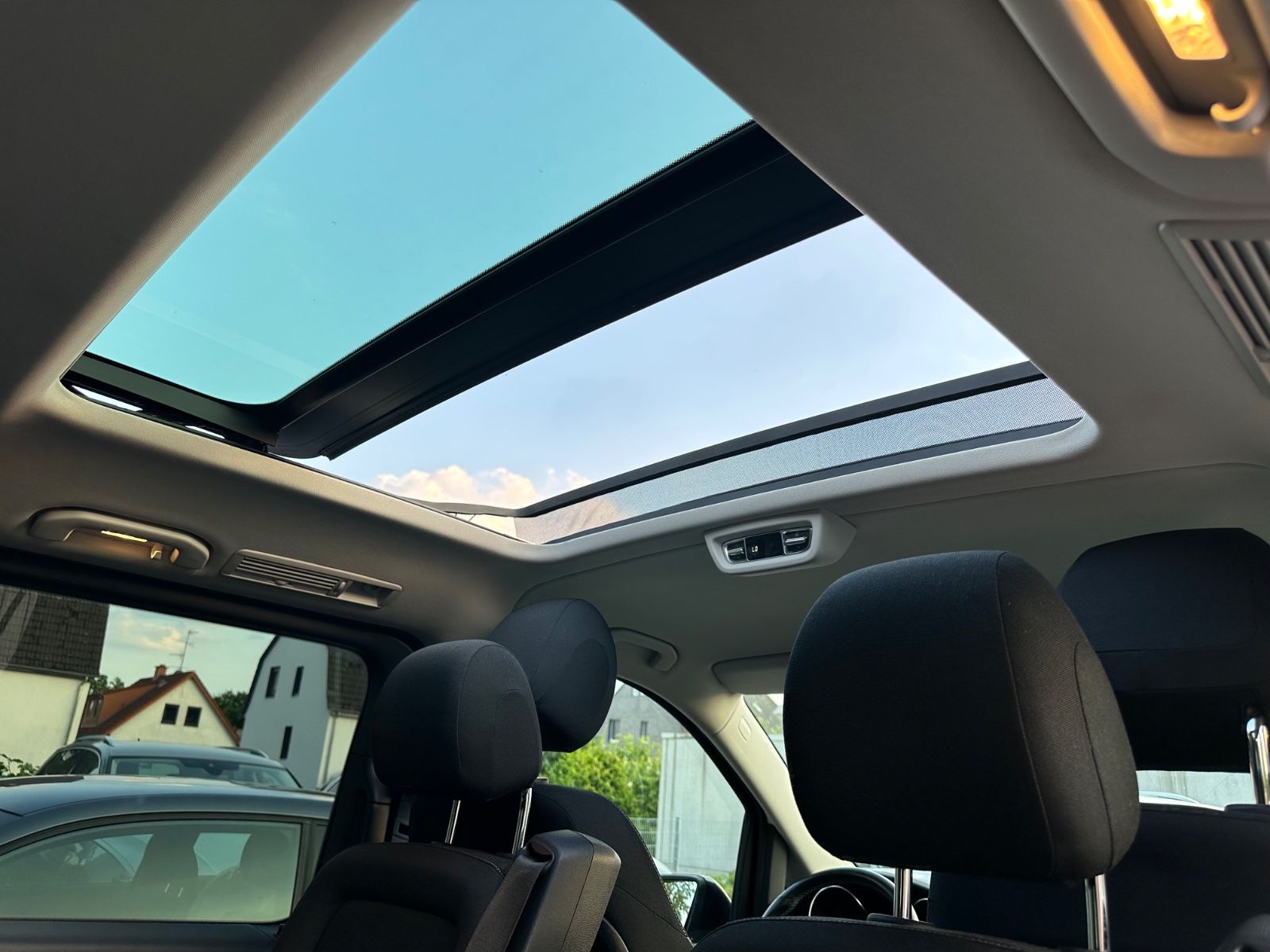 Mercedes-Benz V 300d EDITION Lang - Samsaru's Car Outlet