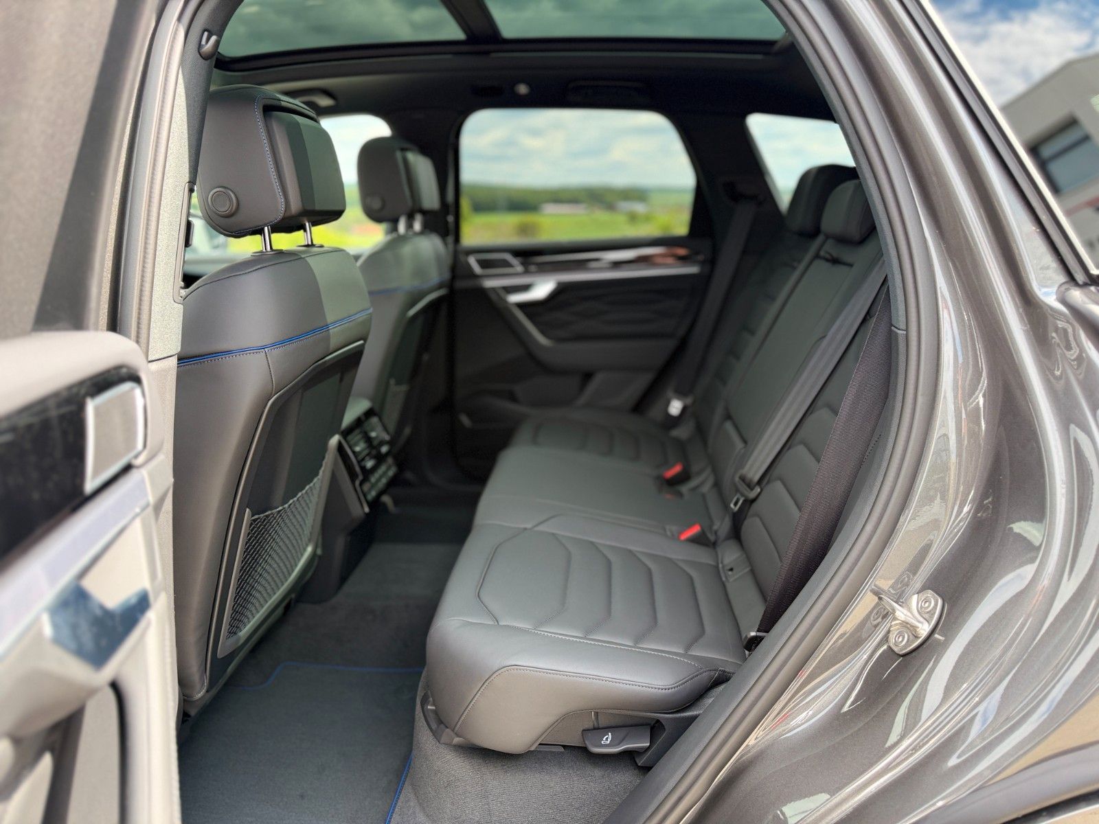 Volkswagen Touareg R eHYBRID+FINAL EDITION+AHK+PANO