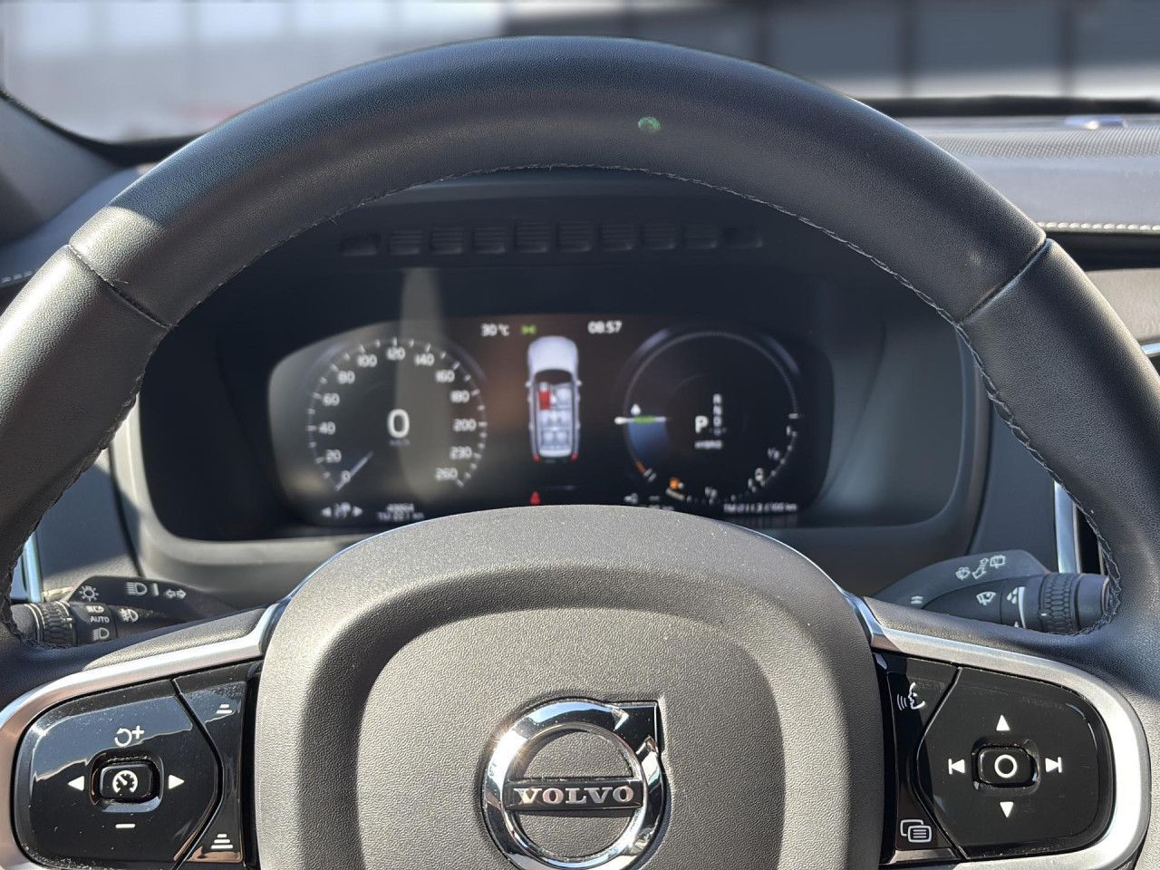 Volvo XC 90 R Design Recharge Plug-In Hybrid AWD - Samsaru's Car Outlet