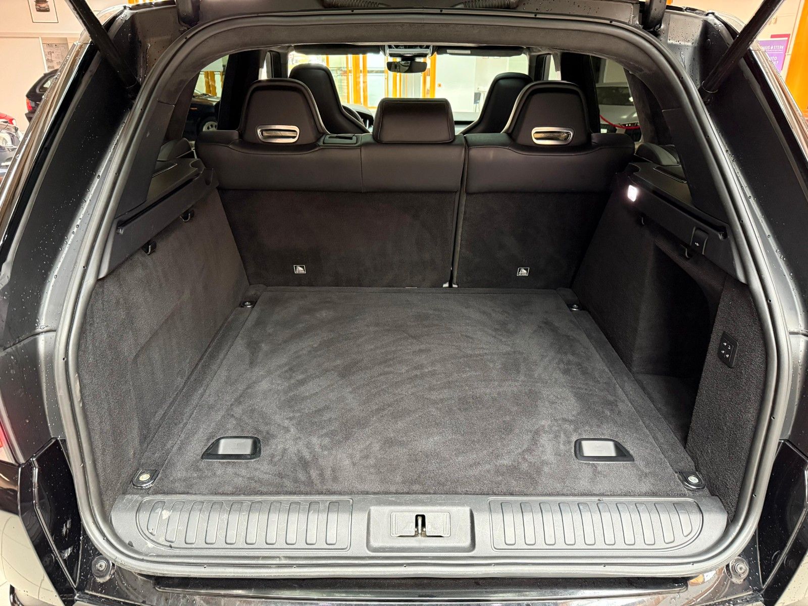 Range Rover Sport SVR - Samsaru's Car Outlet
