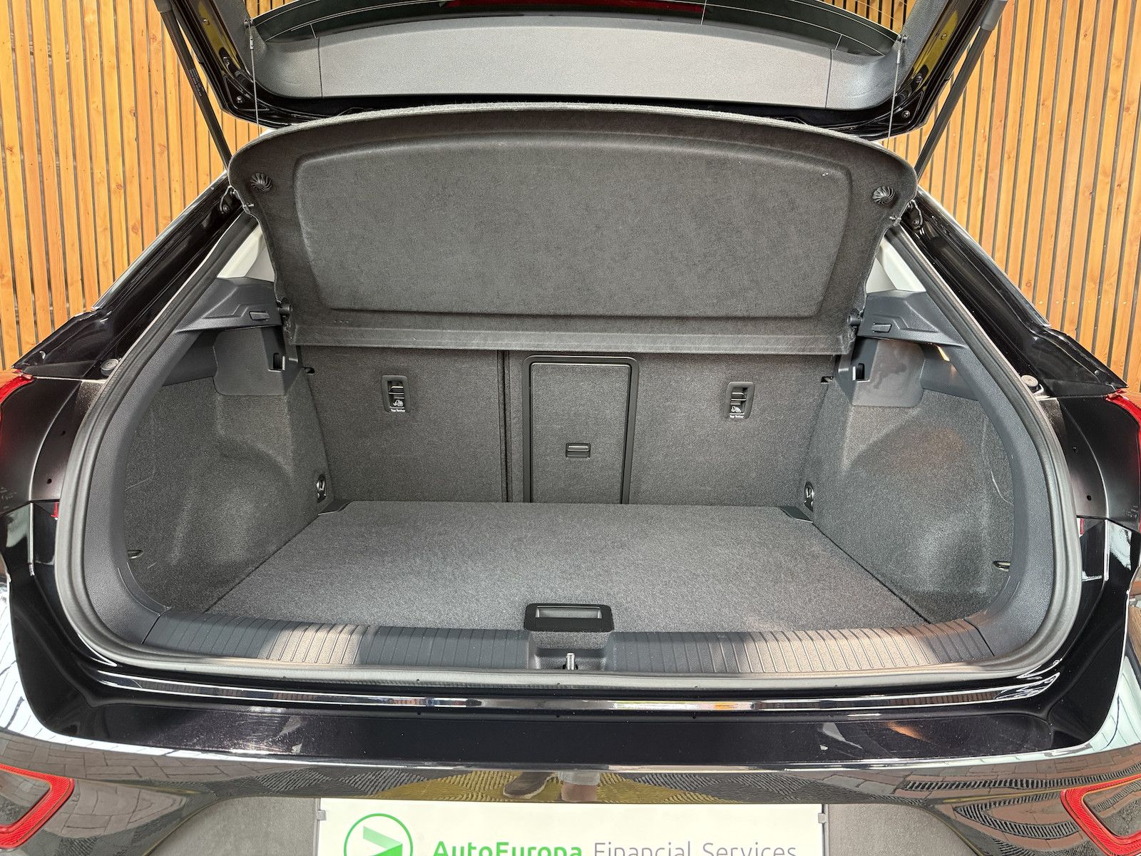 Volkswagen T-Roc 2.0 TDI Style - Samsaru's Car Outlet