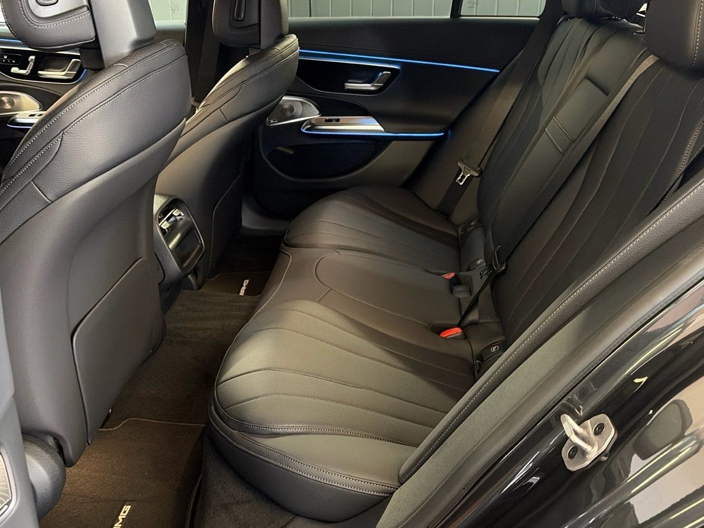 Mercedes-Benz E 220 d T AMG Night Pano 20" Burmester 360° AHK