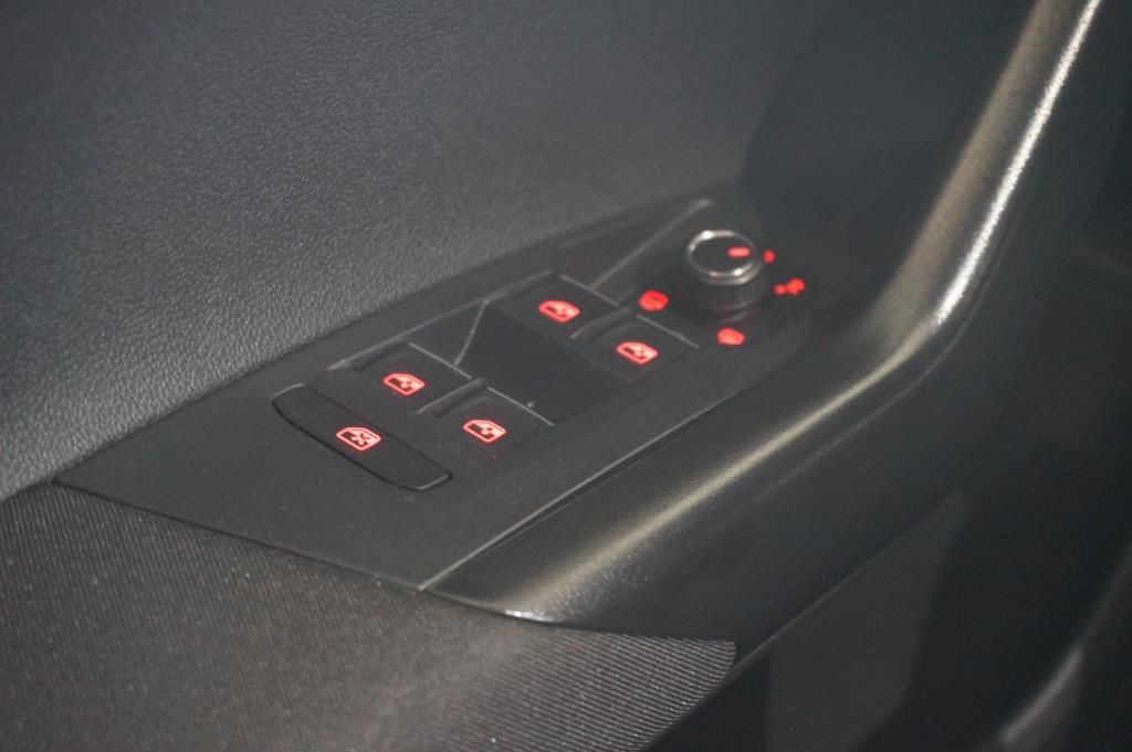 Volkswagen POLO 1,0 TSI DSG R-LINE KAMERA SHZ ACC LED NAVI