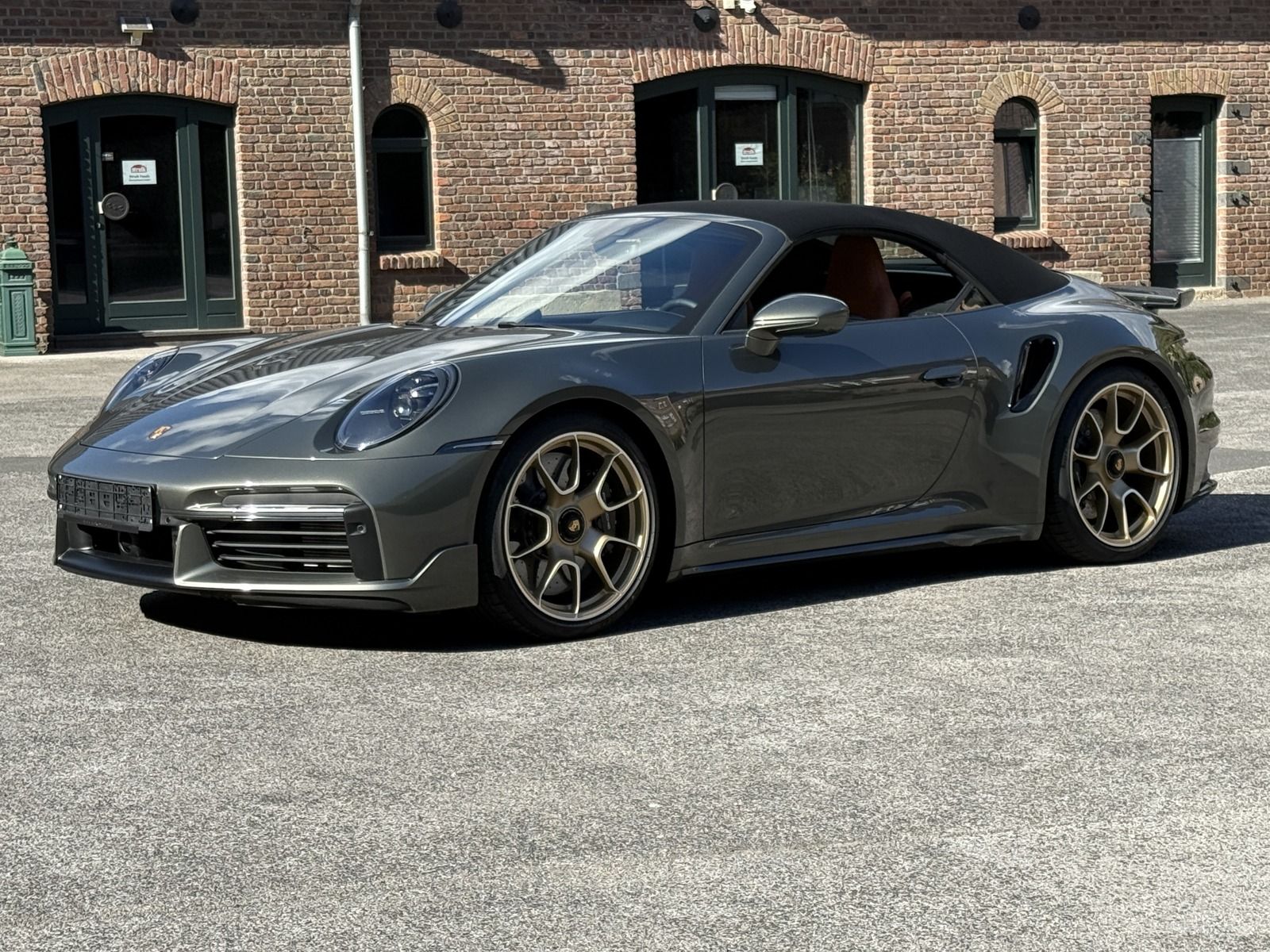 Porsche 992 911  Turbo S Cabriolet HERITAGE DESIGN*SPORT