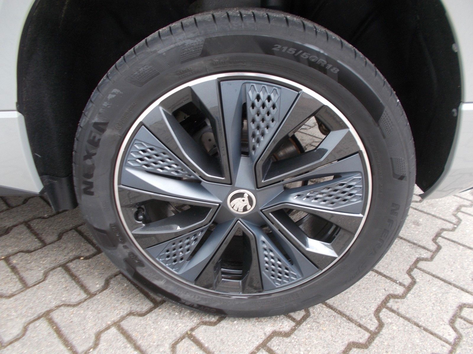 Skoda Karoq  1.5 TSI Sportline*DSG*Navi*LED *360° *AHK