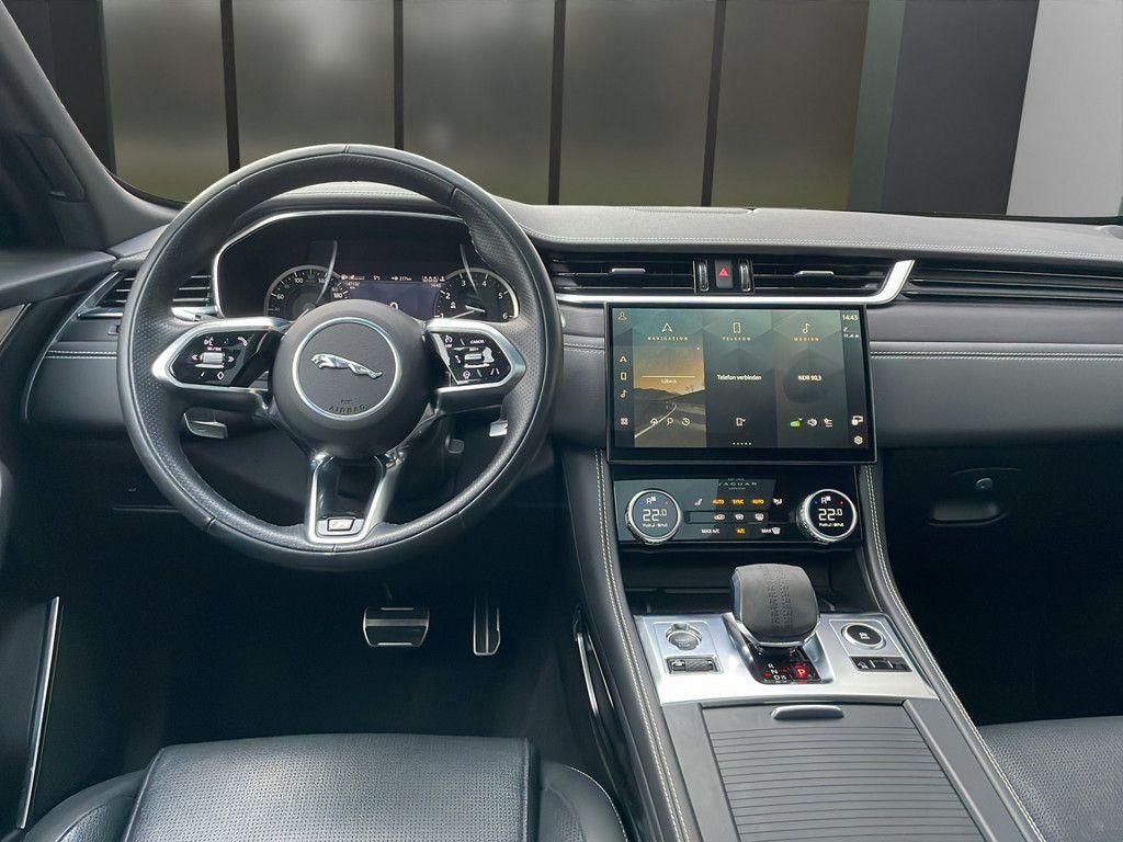 Jaguar F-Pace P250 R-Dynamic S AWD LED PANO ACC 19" AHK