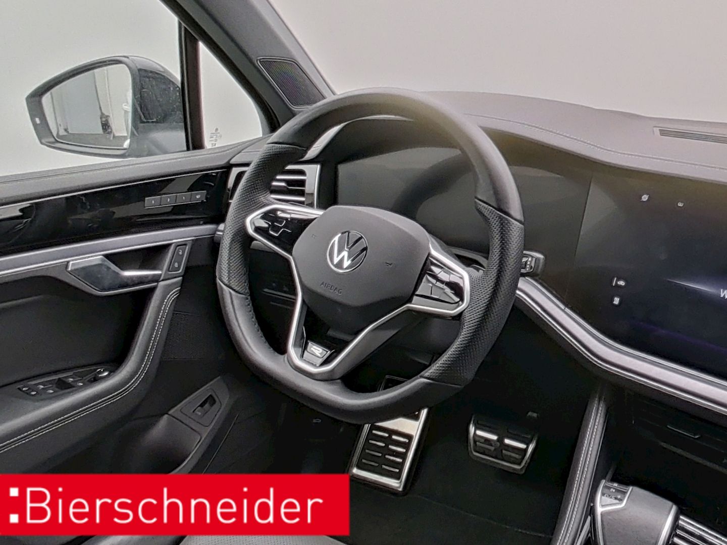 Volkswagen Touareg 3.0 TDI R-line Black - Samsaru's Car Outlet