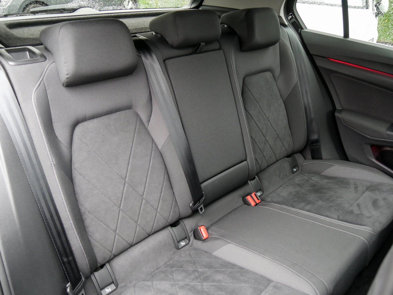 Volkswagen Golf Style 2.0 TDI DSG - Samsaru's Car Outlet