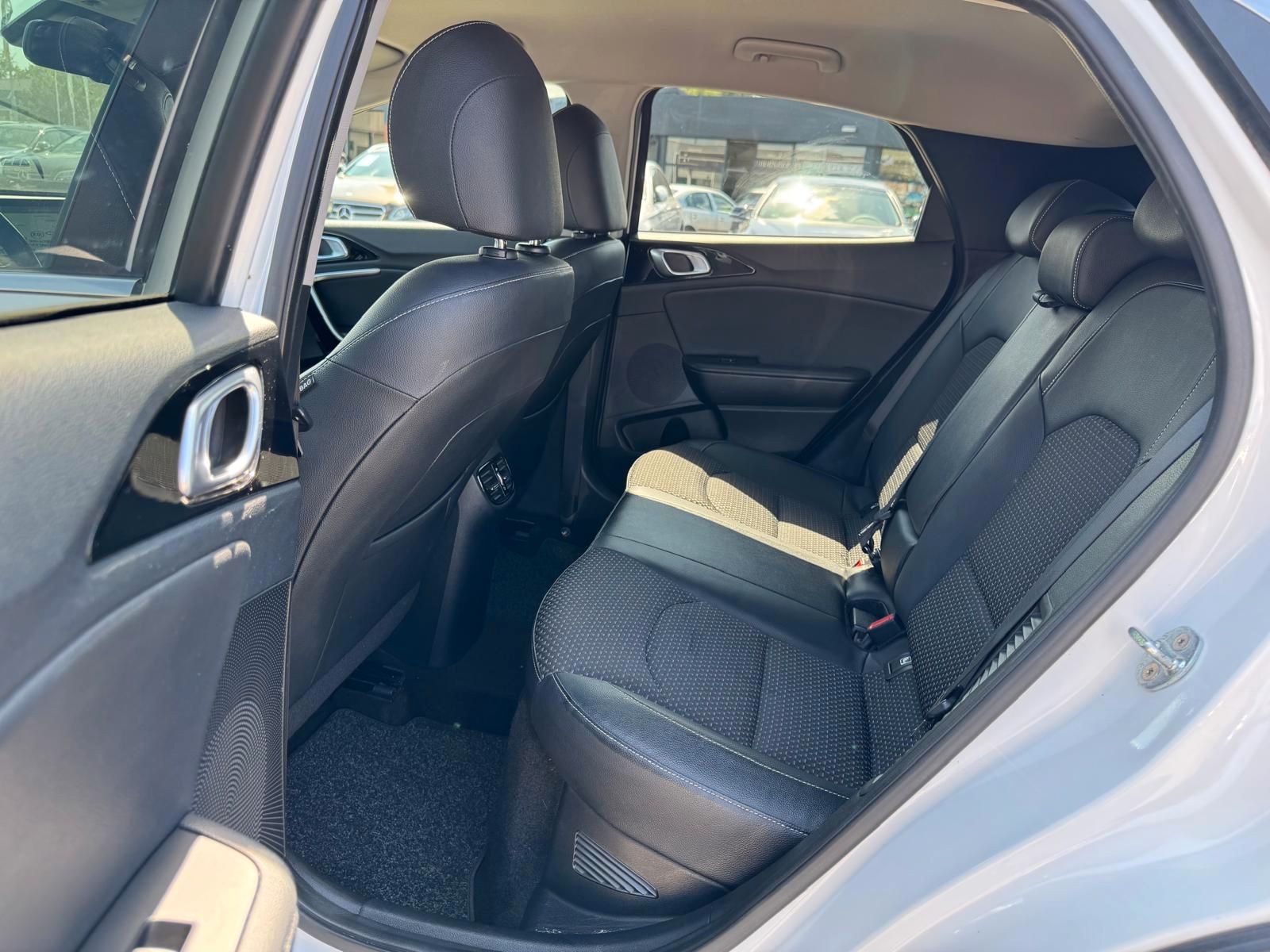 Kia XCeed 1.6 DCT Plug-in-Hybrid Platinum Edition - Samsaru's Car Outlet