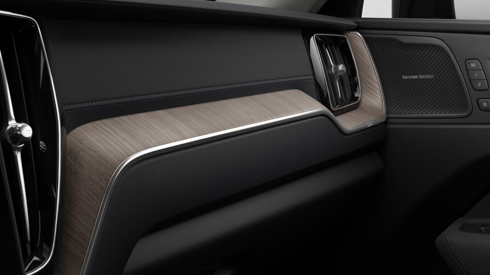 Volvo XC60 T8 AWD Ultra - Samsaru's Car Outlet