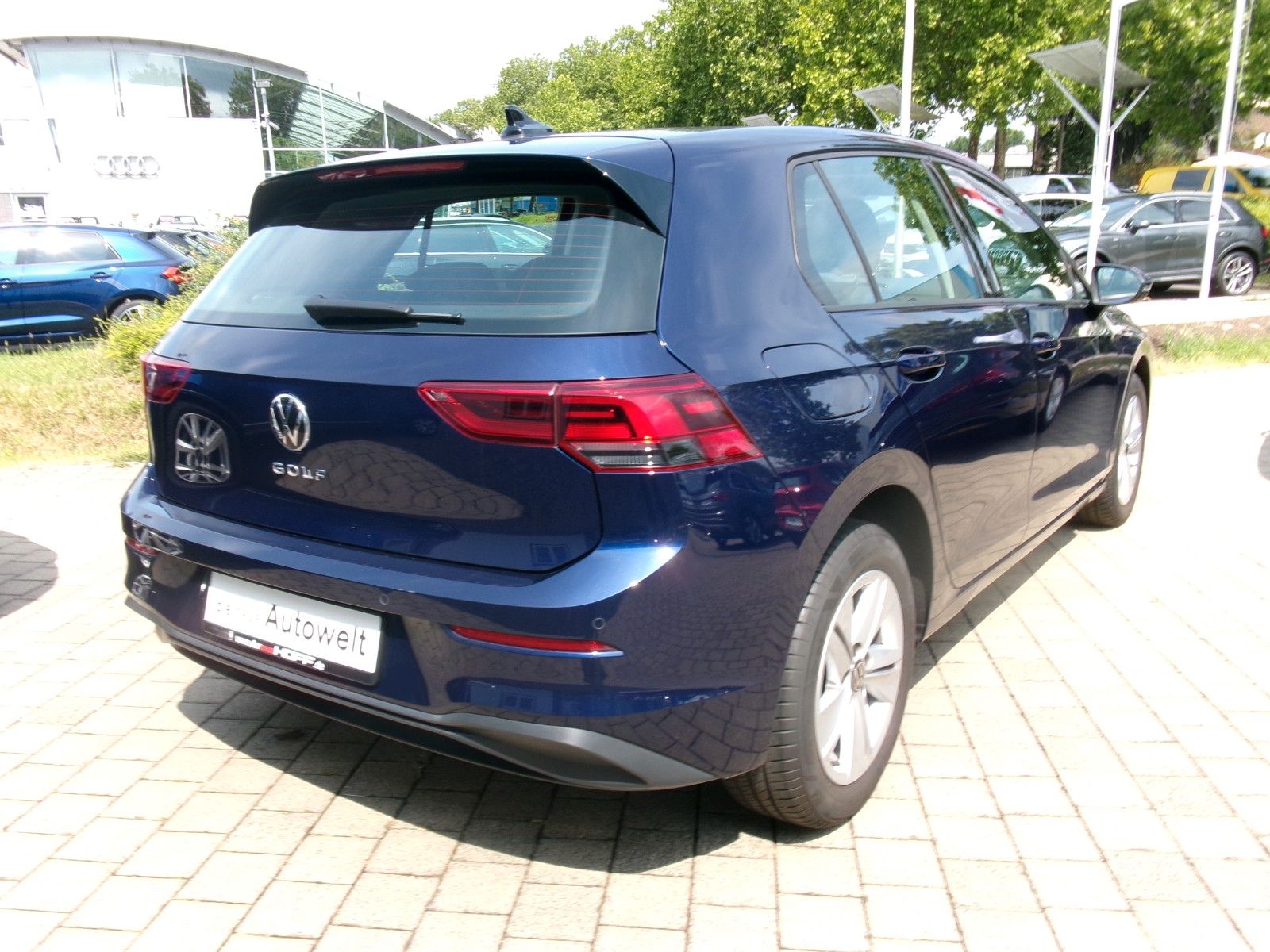 Volkswagen Golf VIII 1.0 TSI Life - Samsaru's Car Outlet