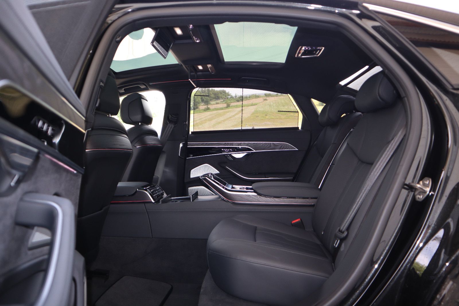 Audi A8L 60 TFSIe lang exclusive S-LINE - Samsaru's Car Outlet