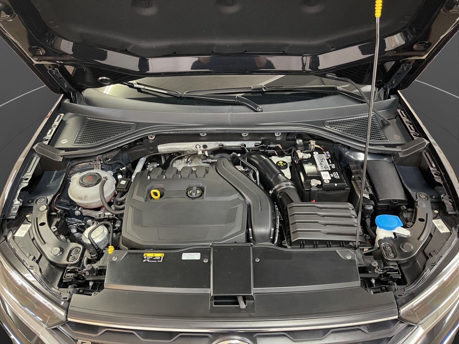 Volkswagen T-Roc 1.5 TSI Sport R-Line - Samsaru's Car Outlet