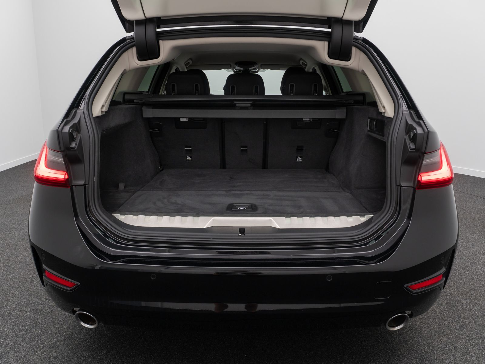 BMW 330e xD - Samsaru's Car Outlet