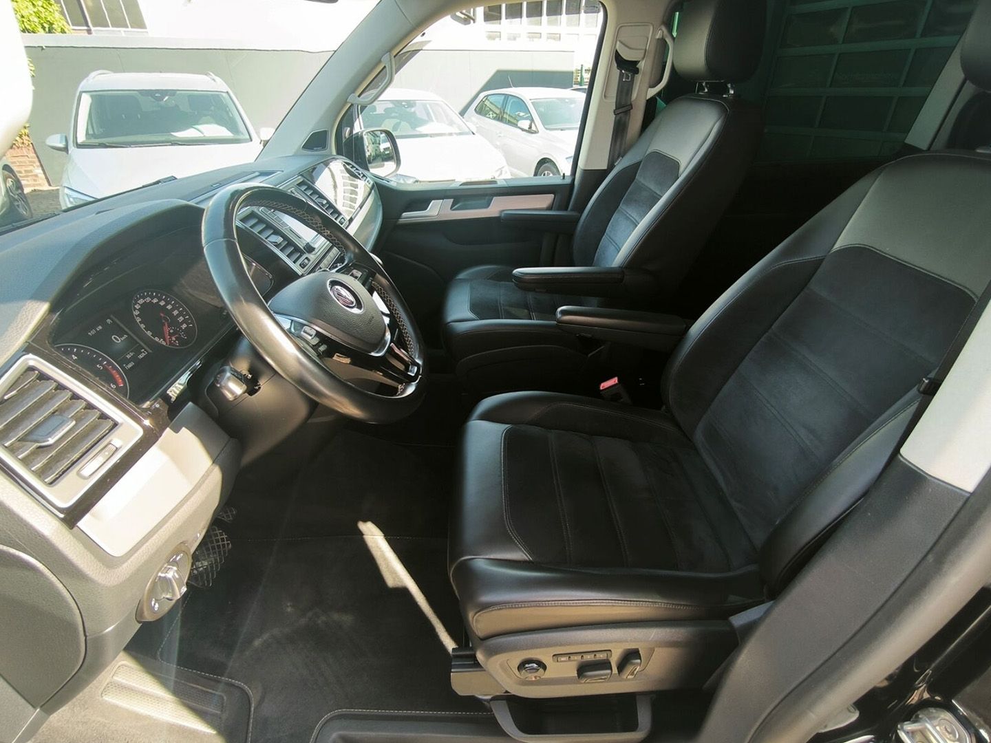 Volkswagen T6 Multivan 4Motion DSG - Samsaru's Car Outlet
