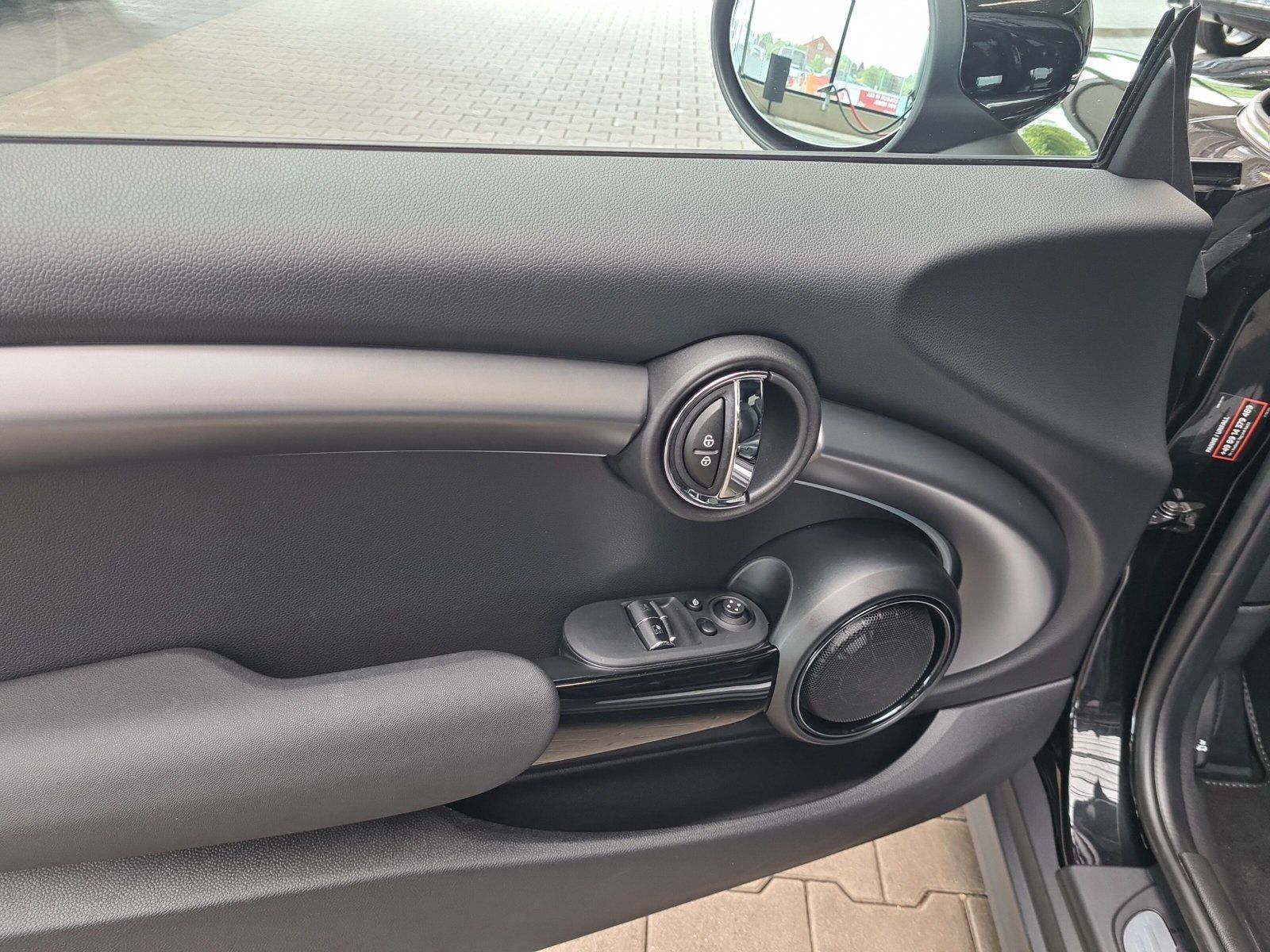 MINI Cooper SE - Samsaru's Car Outlet