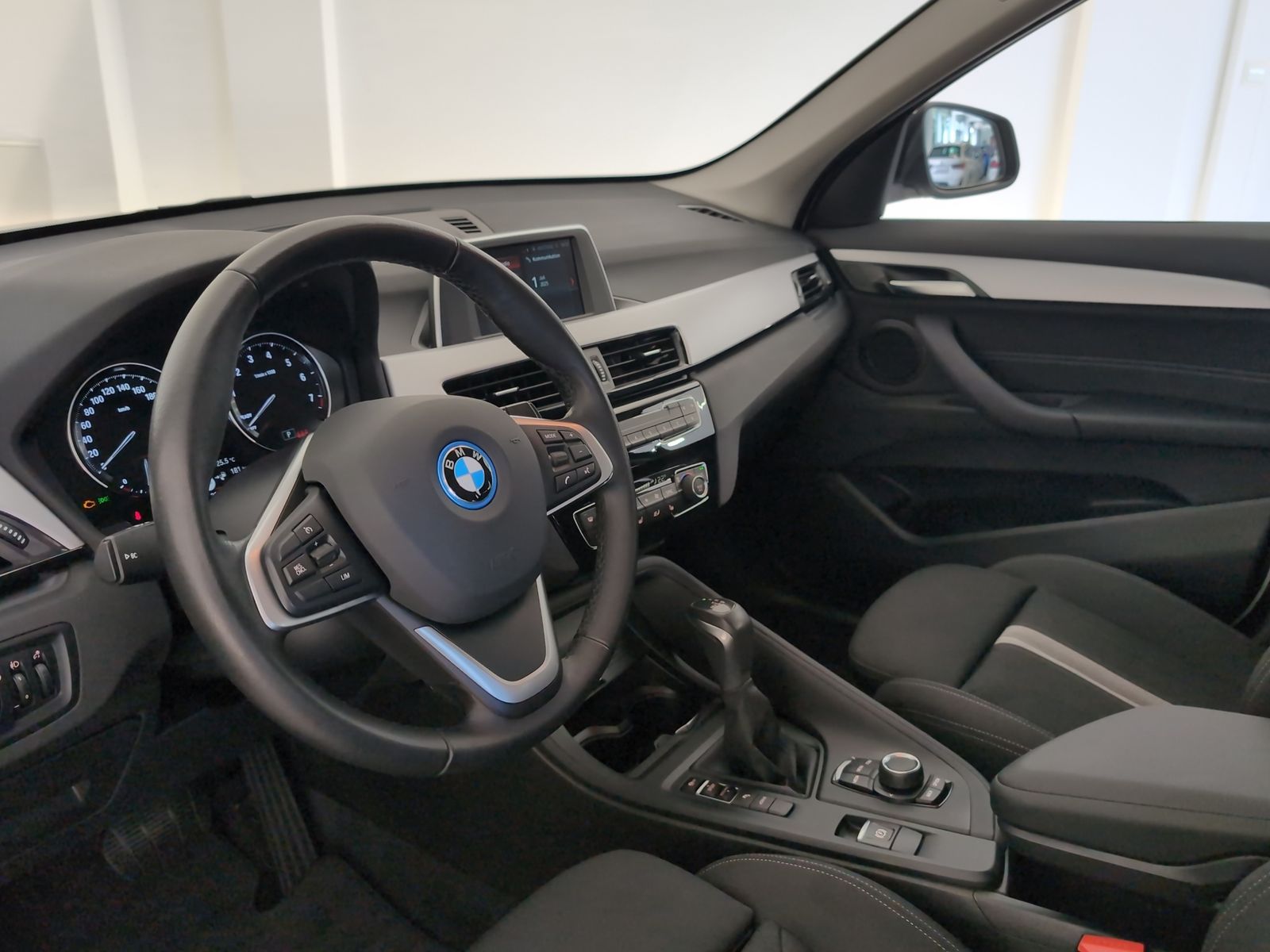 BMW X1 xDrive25e - Samsaru's Car Outlet