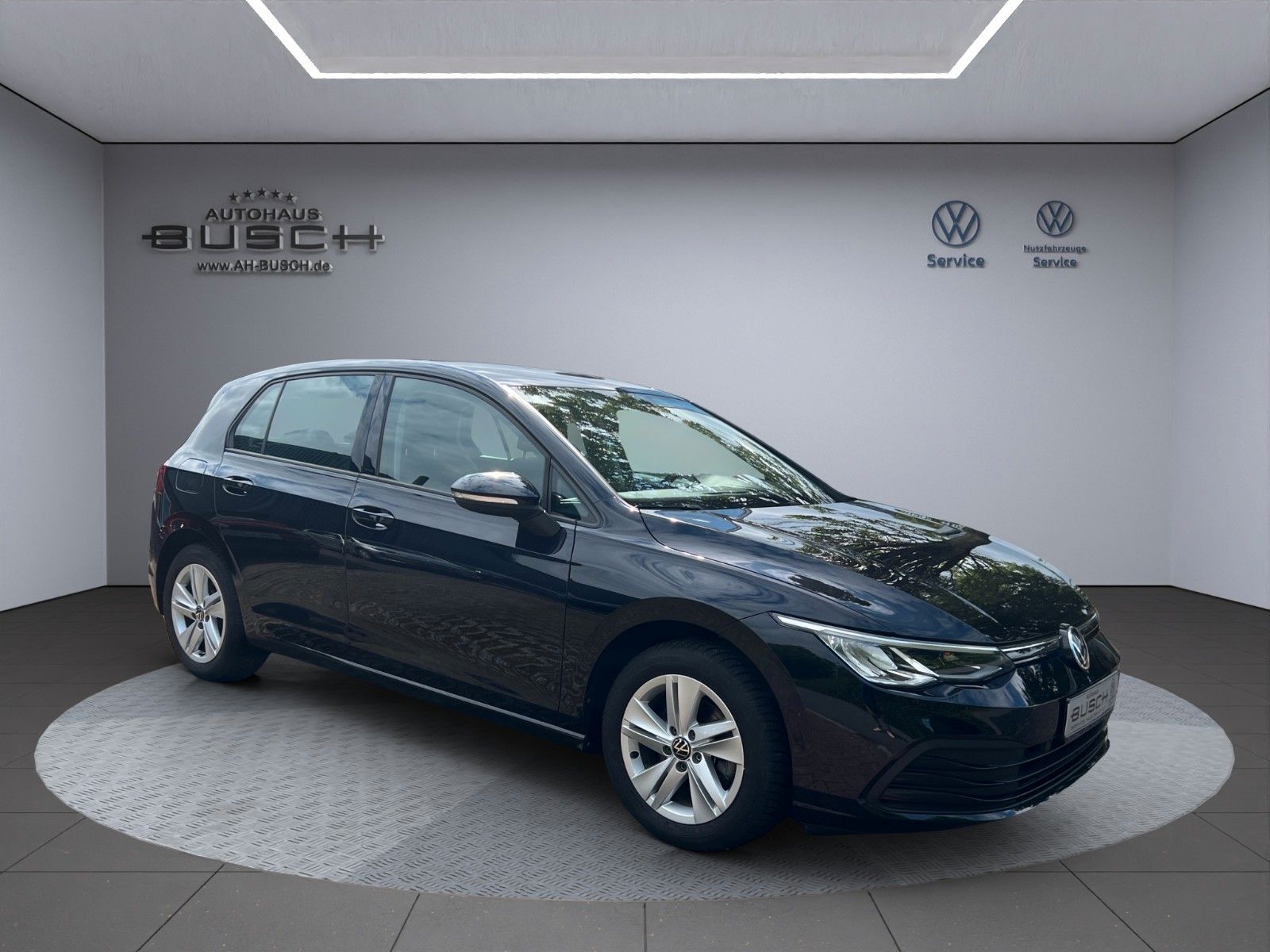 Volkswagen Golf VIII Life 1.5 TSI - Samsaru's Car Outlet