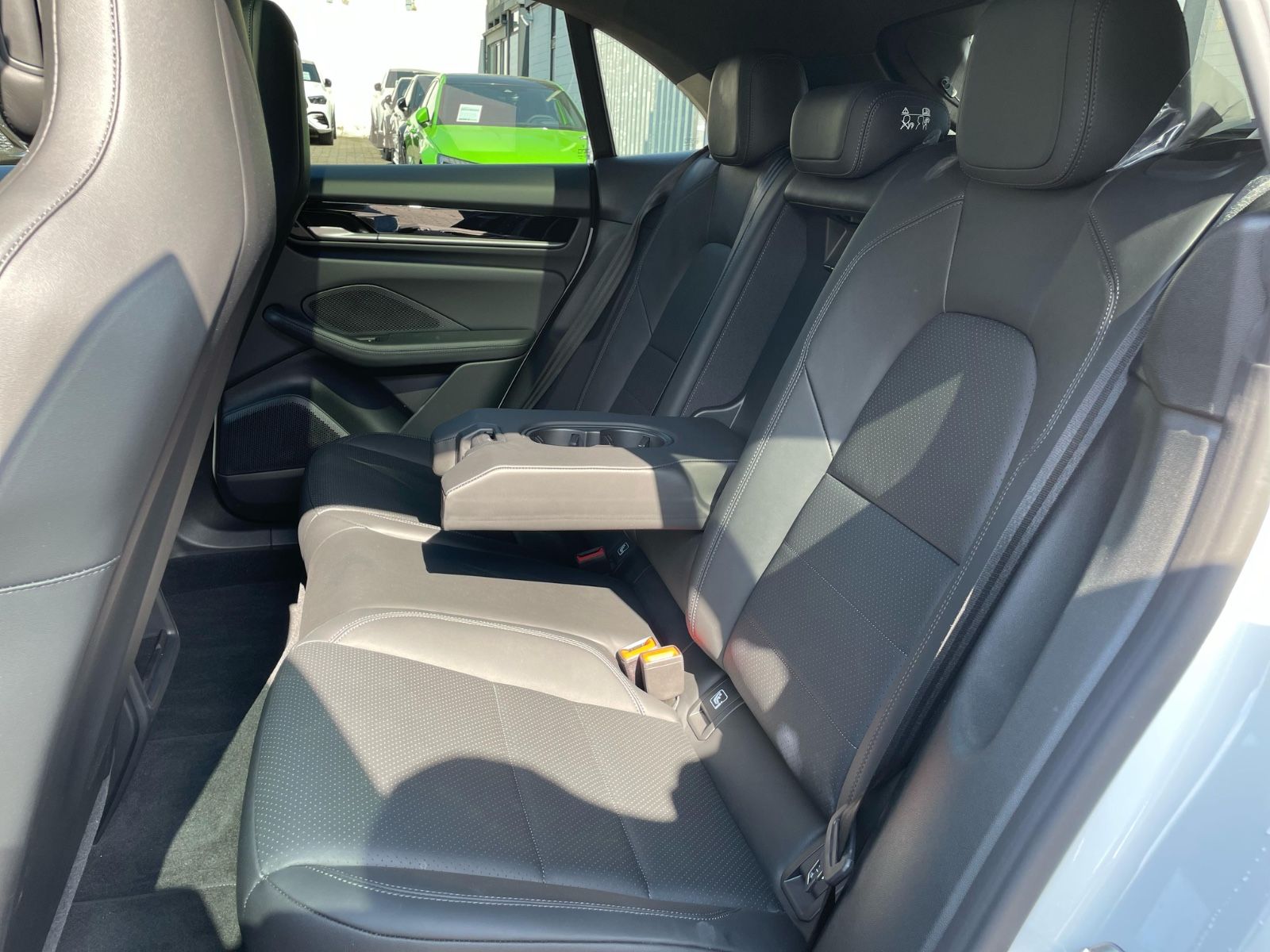 Porsche Macan 4 - Samsaru's Car Outlet