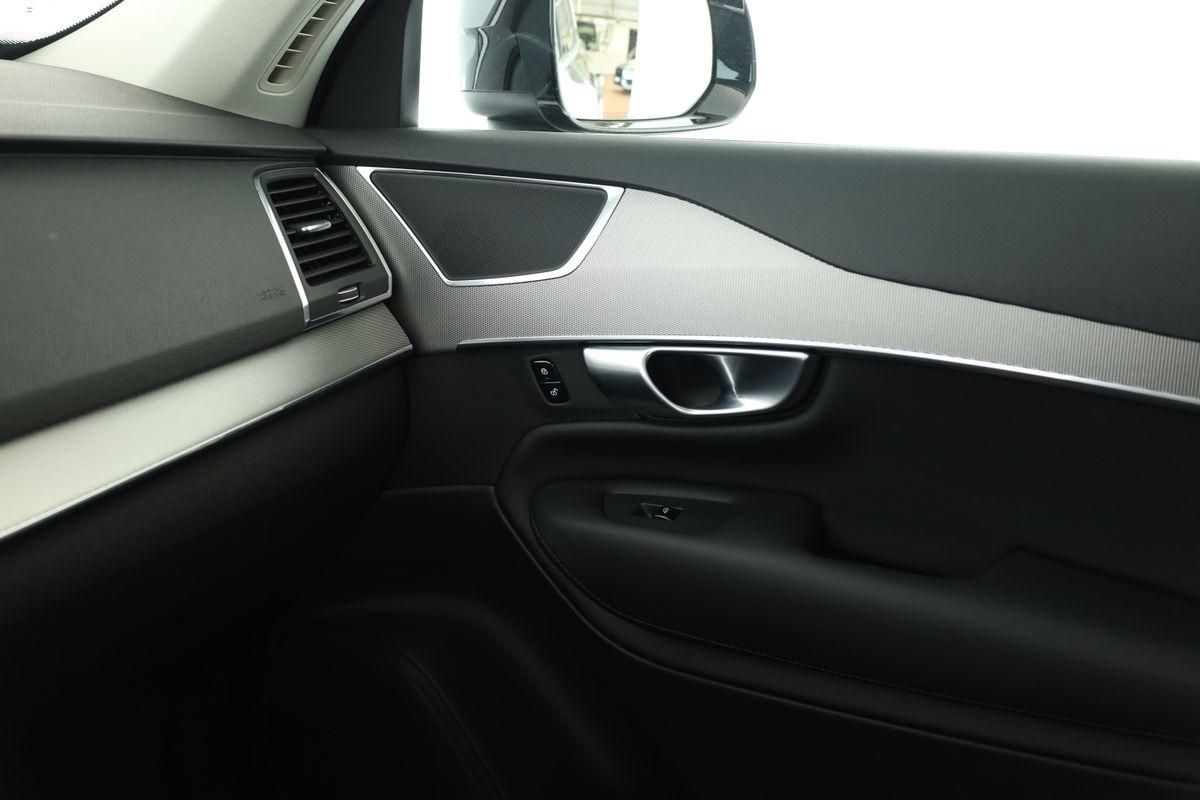Volvo XC90 B5 AWD Core 7S LED Navi SHZ ACC Kam 20" AHK