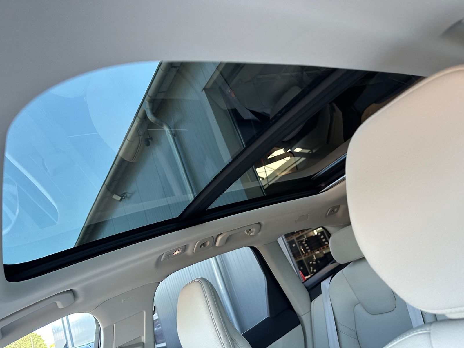 Volvo XC60 T6 AWD Recharge Core NAV+LED+PANO+AHK+STHZG