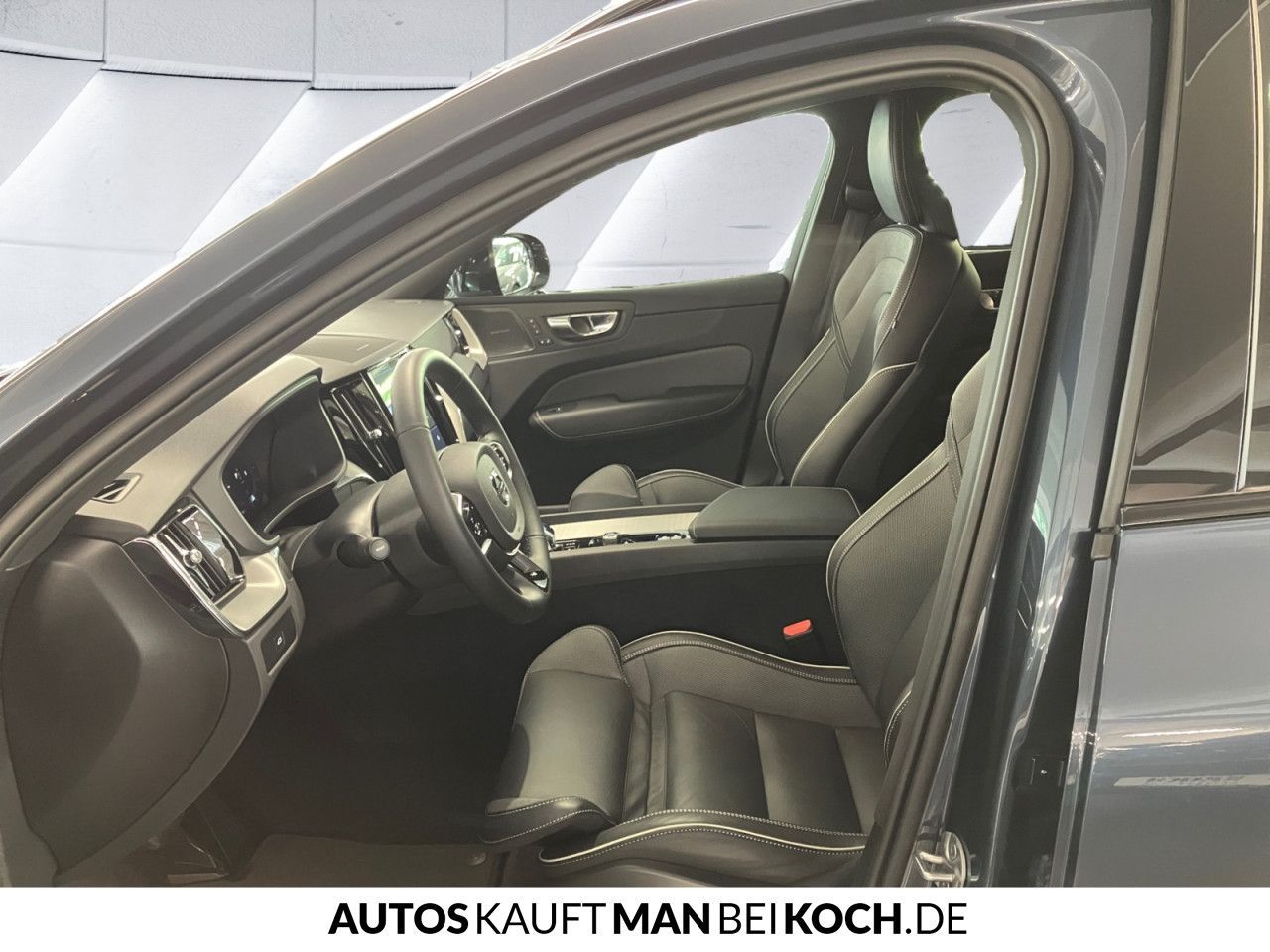 Volvo XC60 B5 AWD PlusDark ACC BLIS AHK 4xSHz VLED H&K