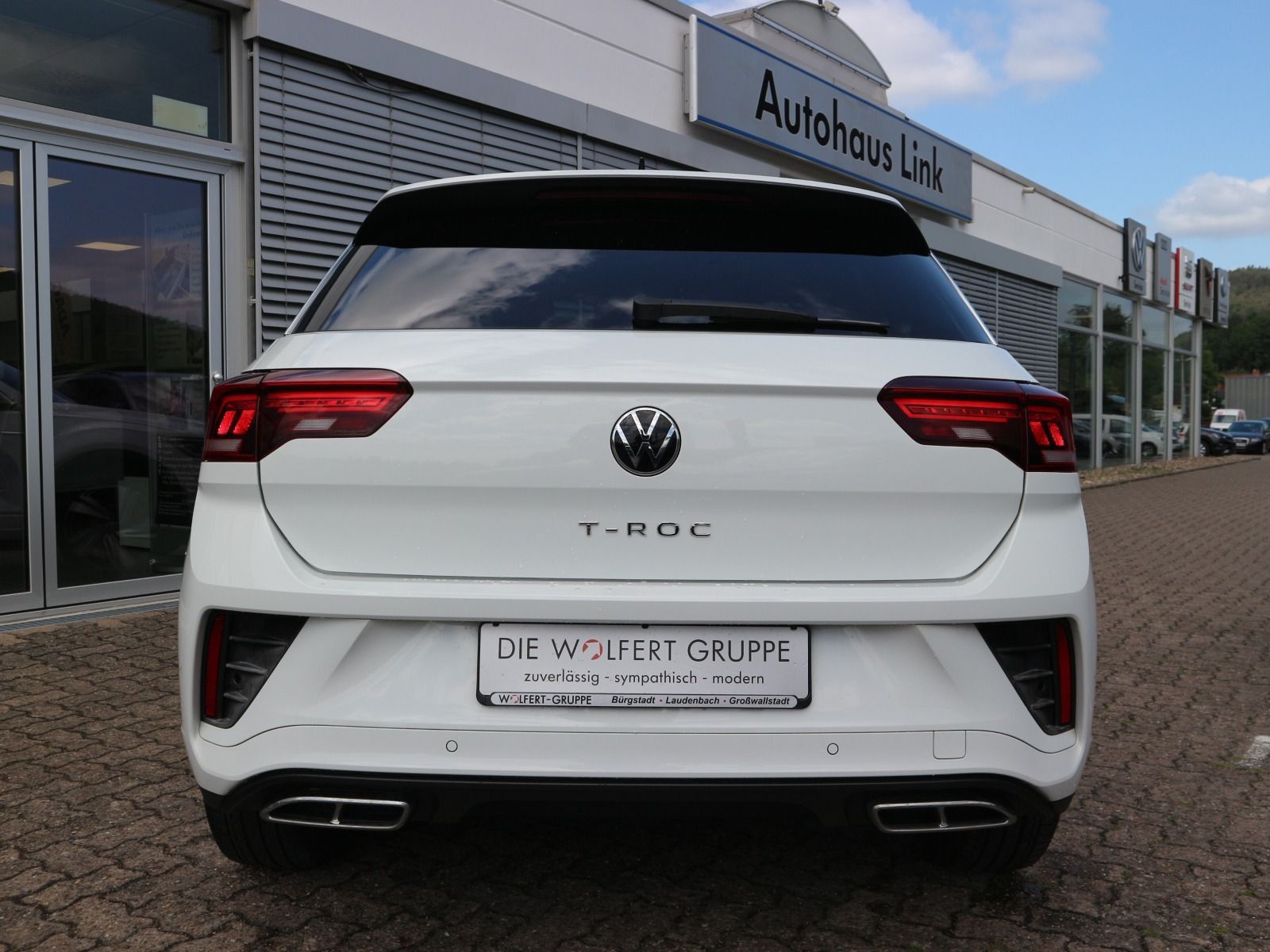 Volkswagen T-Roc R-Line 1.5 TSI DSG - Samsaru's Car Outlet