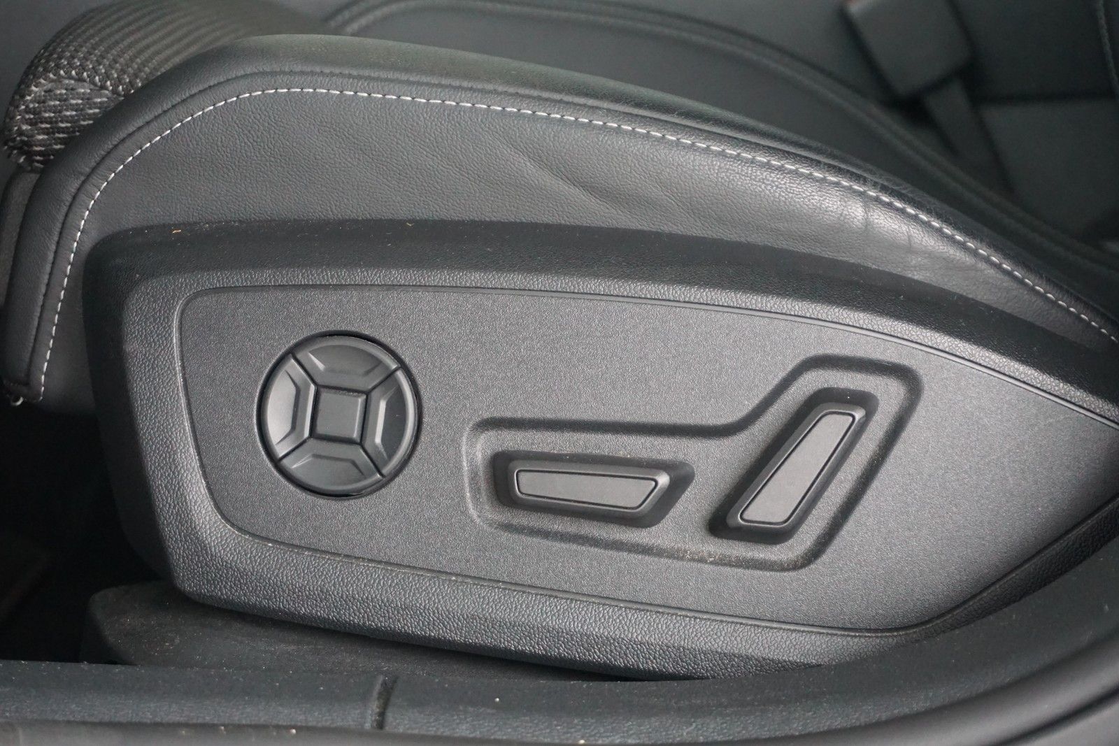 Audi A3 Sportback 45 TFSI e S line - Samsaru's Car Outlet