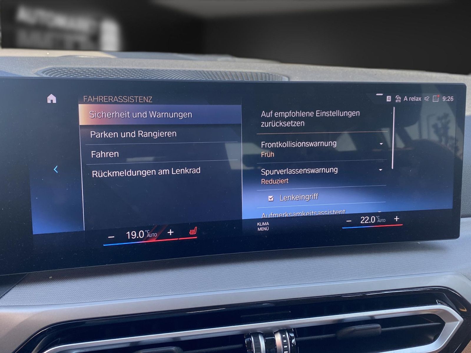 BMW 330 e - Samsaru's Car Outlet