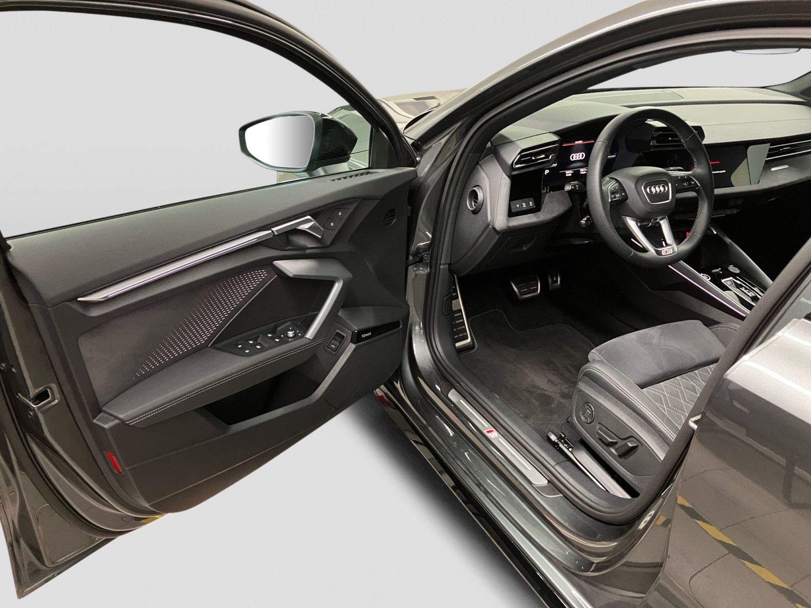 Audi A3 Limousine 35 TFSI S line - Samsaru's Car Outlet