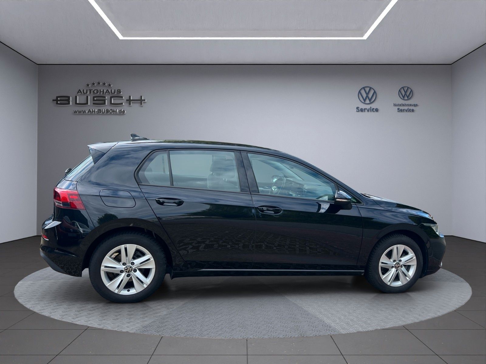 Volkswagen Golf VIII Life 1.5 TSI - Samsaru's Car Outlet