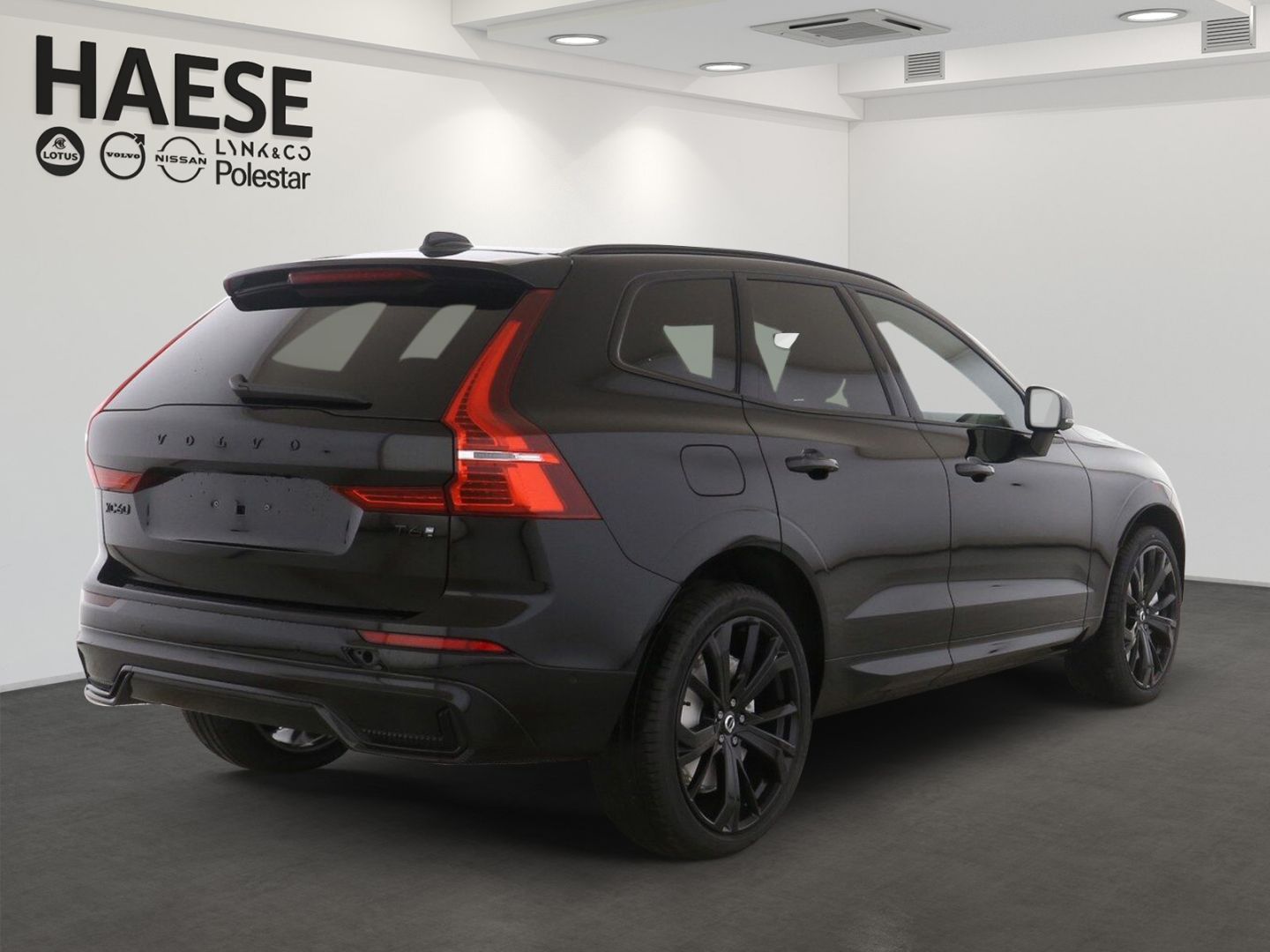 Volvo XC60 T6 Ultra Black Edition Plug-In Hybrid AWD - Samsaru's Car Outlet