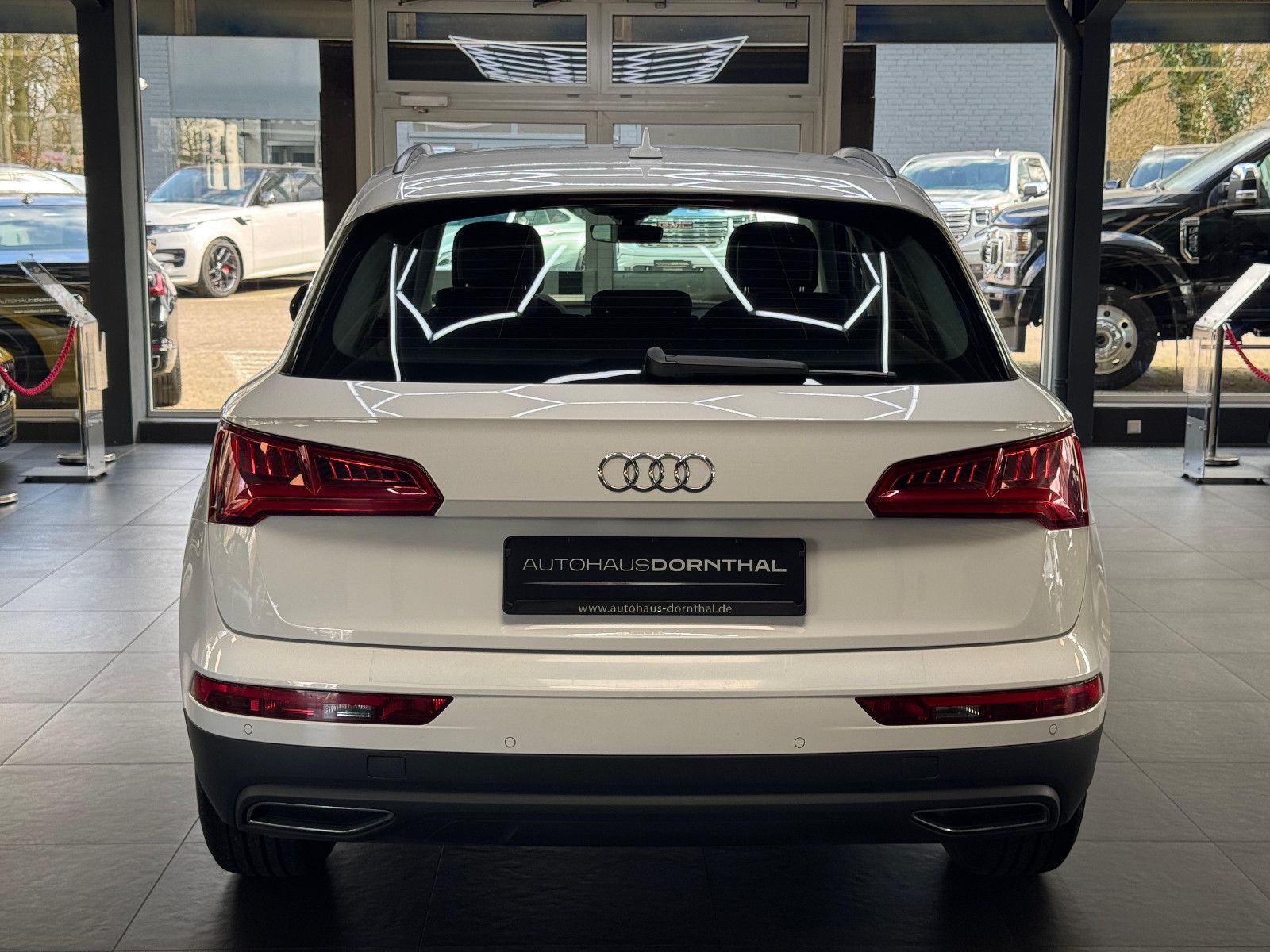 Audi Q5 35 TDI quattro - Samsaru's Car Outlet