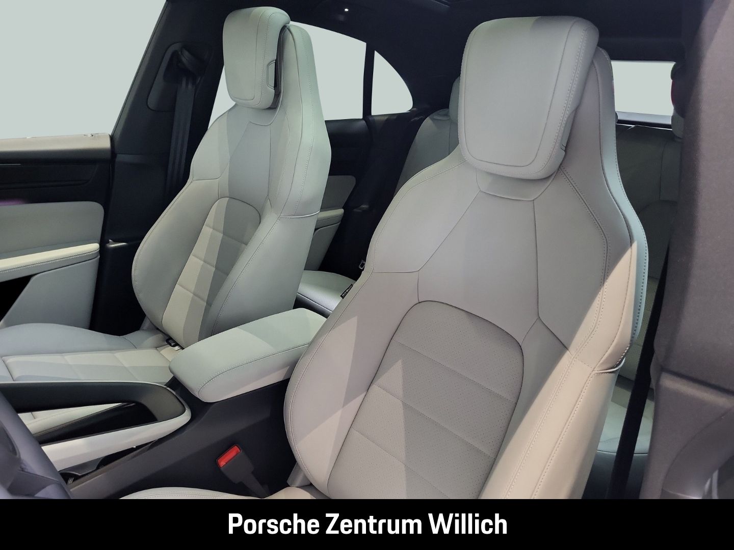 Porsche Macan 4 Surround-View LED-Matrix InnoDrive