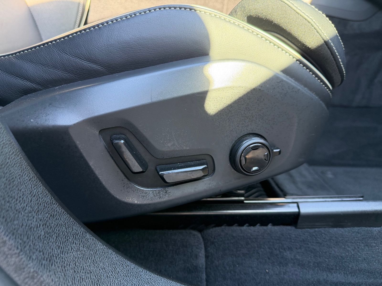 Volvo XC60 B4 B Plus Dark*H&K*360°*PANO*AHK*STHZG*
