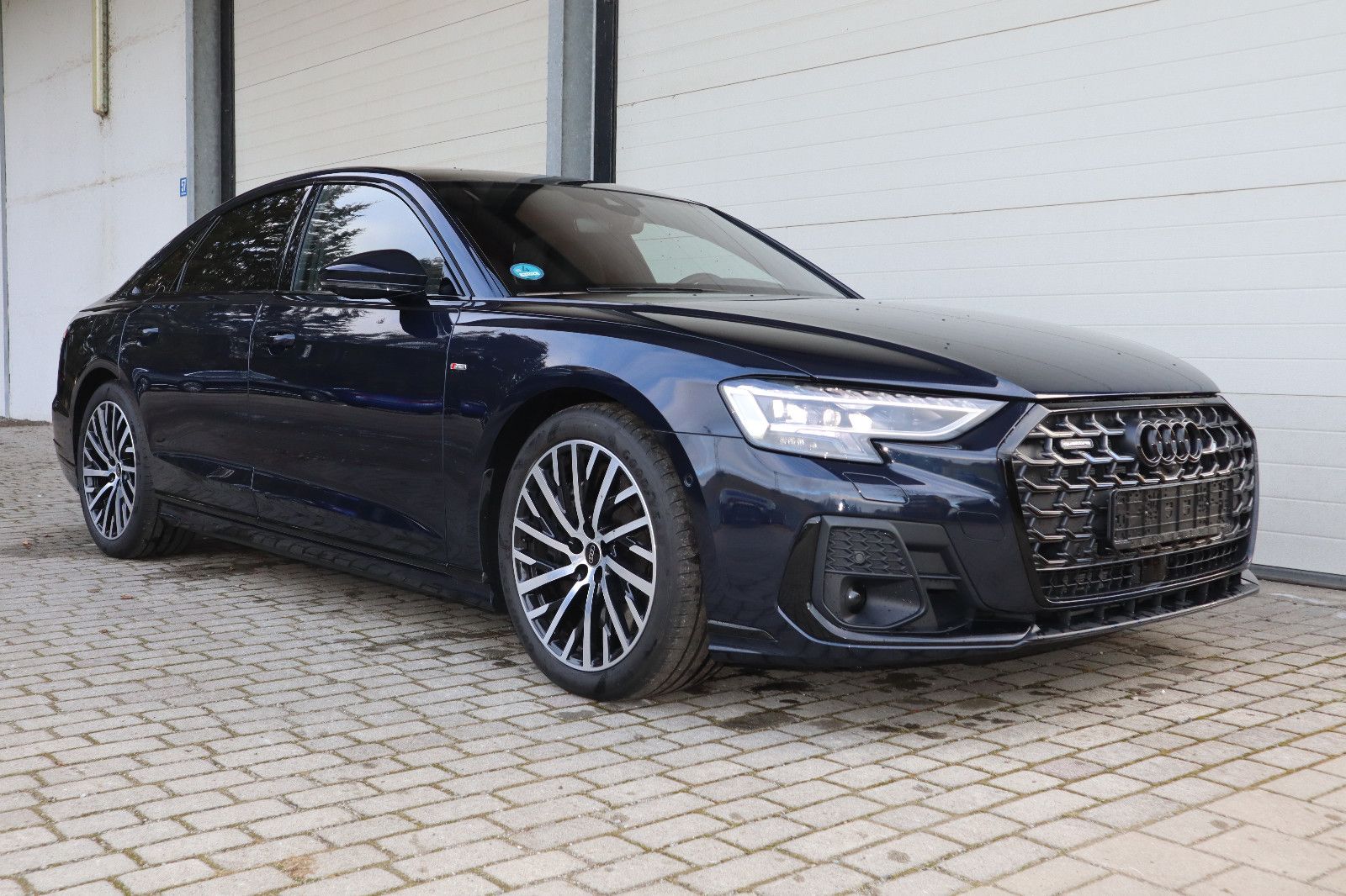Audi A8 60 TFSI e qu S-Line Black - Samsaru's Car Outlet